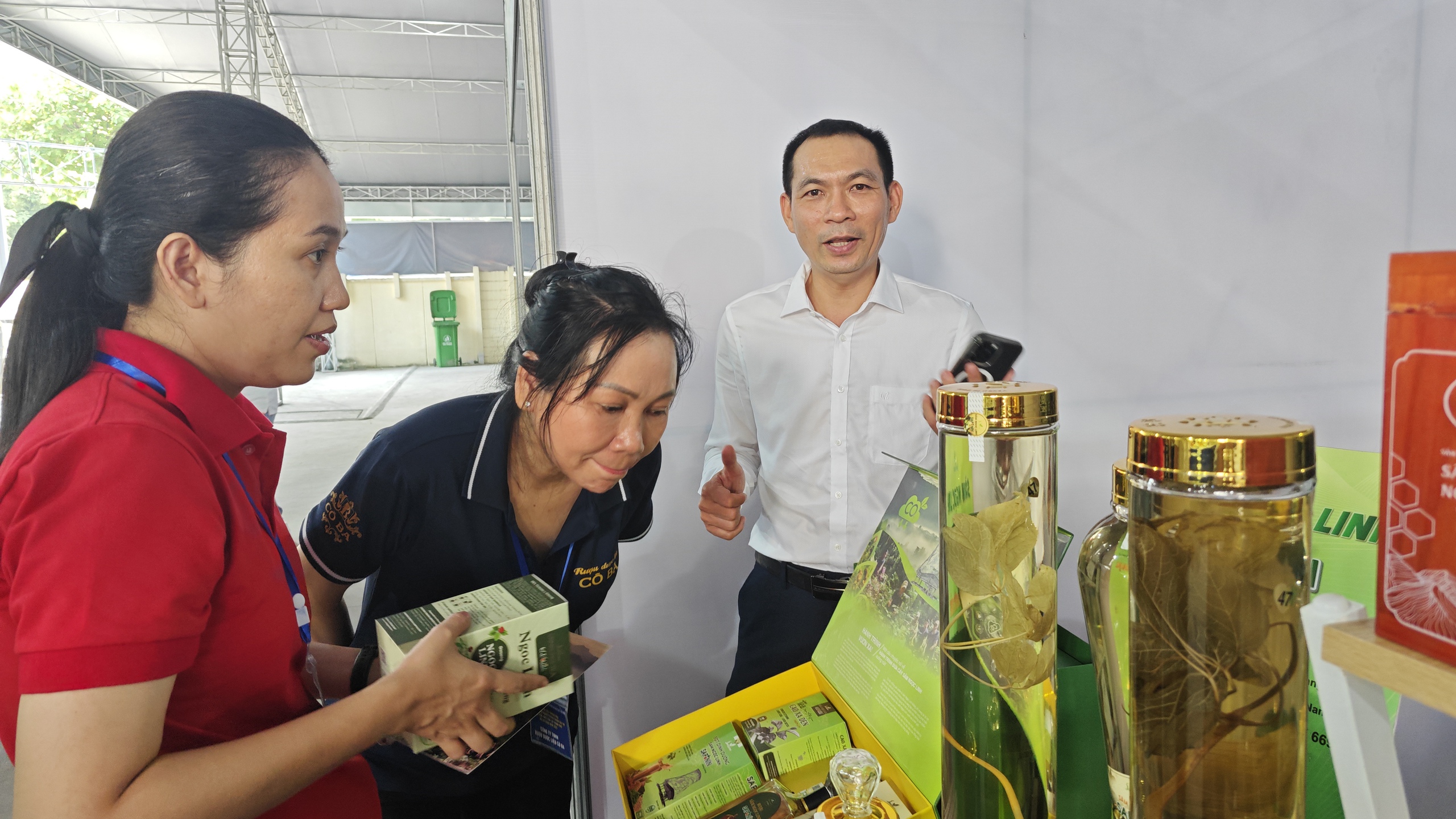Nhiều đặc sản từ các vùng, miền hội tụ tại TP HCM- Ảnh 6. Nhiều đặc sản từ các vùng, miền hội tụ tại TP HCM- Ảnh 6.