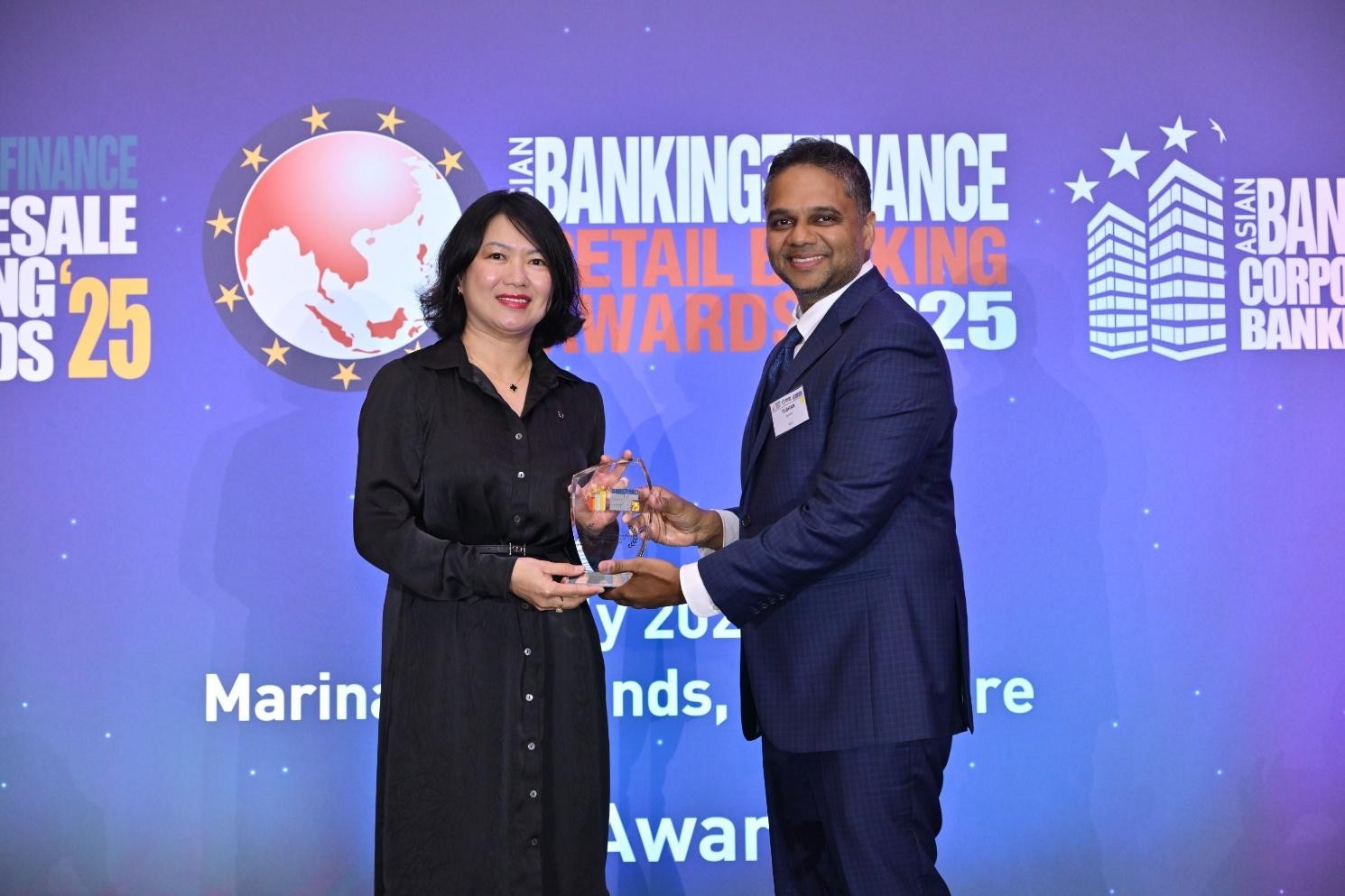 Asian Banking and Finance tiếp tục vinh danh Vietcombank- Ảnh 2. Asian Banking and Finance tiếp tục vinh danh Vietcombank- Ảnh 2.