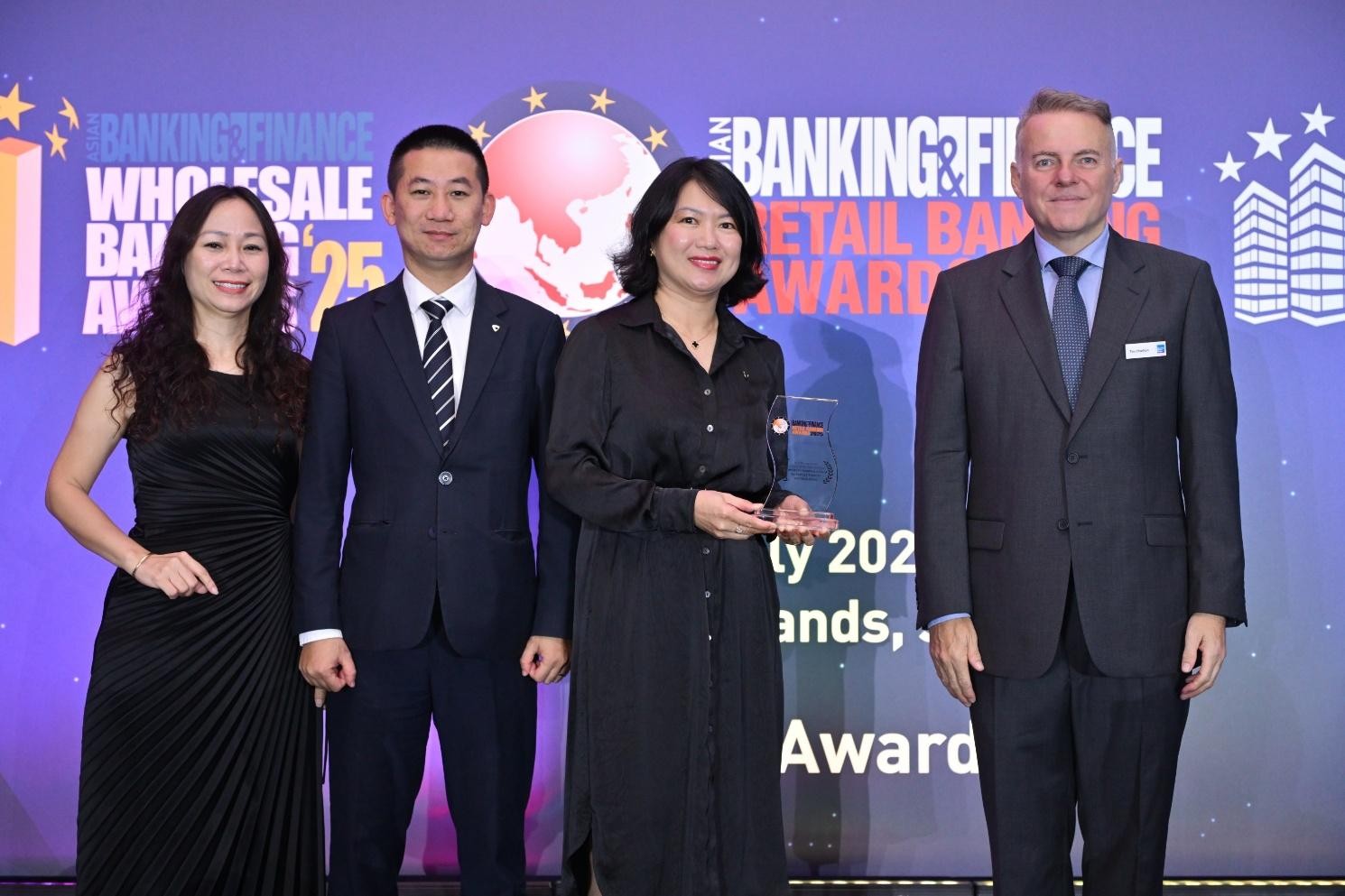 Asian Banking and Finance tiếp tục vinh danh Vietcombank- Ảnh 3. Asian Banking and Finance tiếp tục vinh danh Vietcombank- Ảnh 3.