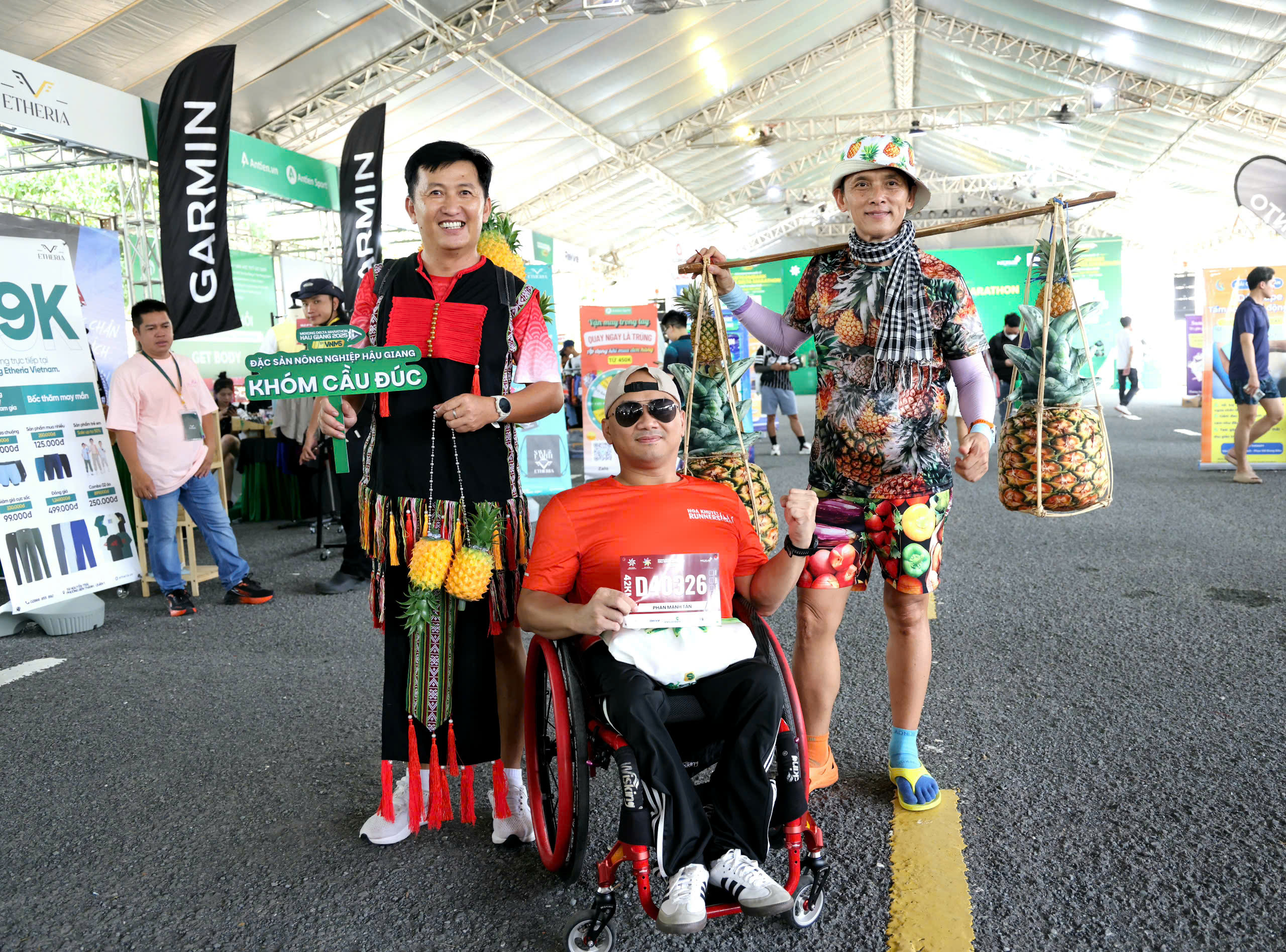 Zabawne zdjęcia z pierwszego międzynarodowego maratonu w nowym mieście Can Tho - Zdjęcie 3. Những hình ảnh vui nhộn tại giải marathon quốc tế đầu tiên của TP Cần Thơ mới- Ảnh 3.
