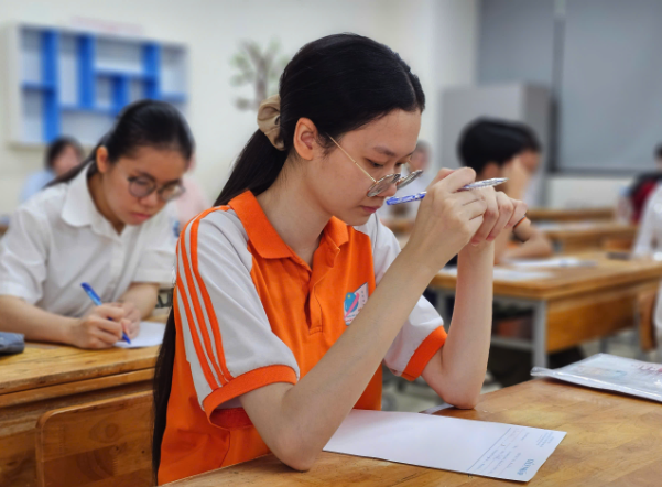 Bộ GD-ĐT công bố đáp án, thang điểm các môn thi tốt nghiệp THPT 2025- Ảnh 1. Bộ GD-ĐT công bố đáp án, thang điểm các môn thi tốt nghiệp THPT 2025- Ảnh 1.
