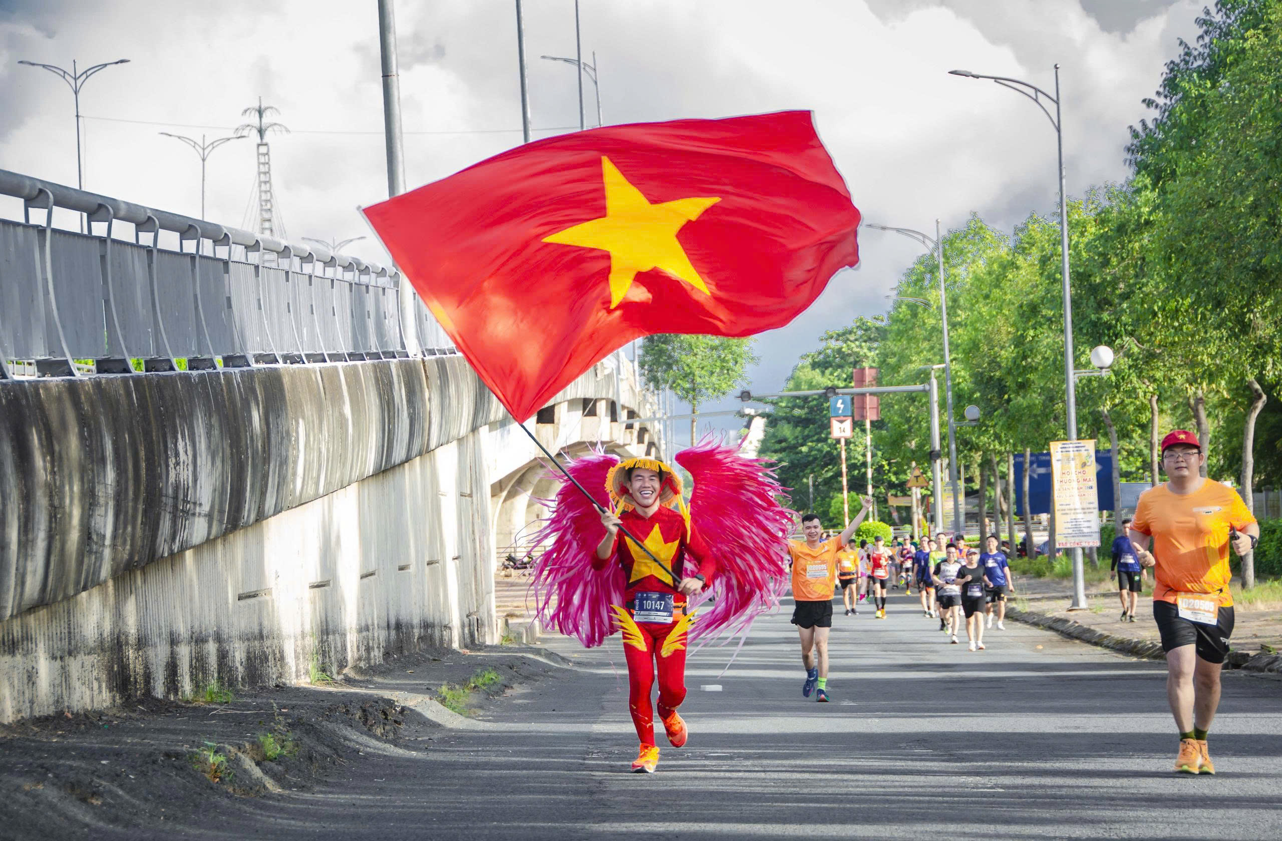 Phó Bí thư Thành ủy Cần Thơ tham gia giải chạy quy mô quốc tế - Ảnh 15.