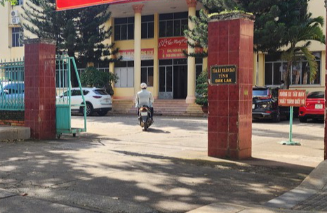 Bắt tạm giam 1 thẩm phán để điều tra về hành vi môi giới hối lộ- Ảnh 1. Bắt tạm giam 1 thẩm phán để điều tra về hành vi môi giới hối lộ- Ảnh 1.