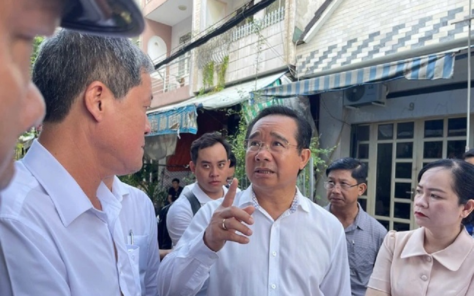 Lãnh đạo TP HCM viếng tang các nạn nhân trong vụ cháy tại cư xá Độc Lập - Ảnh 3.