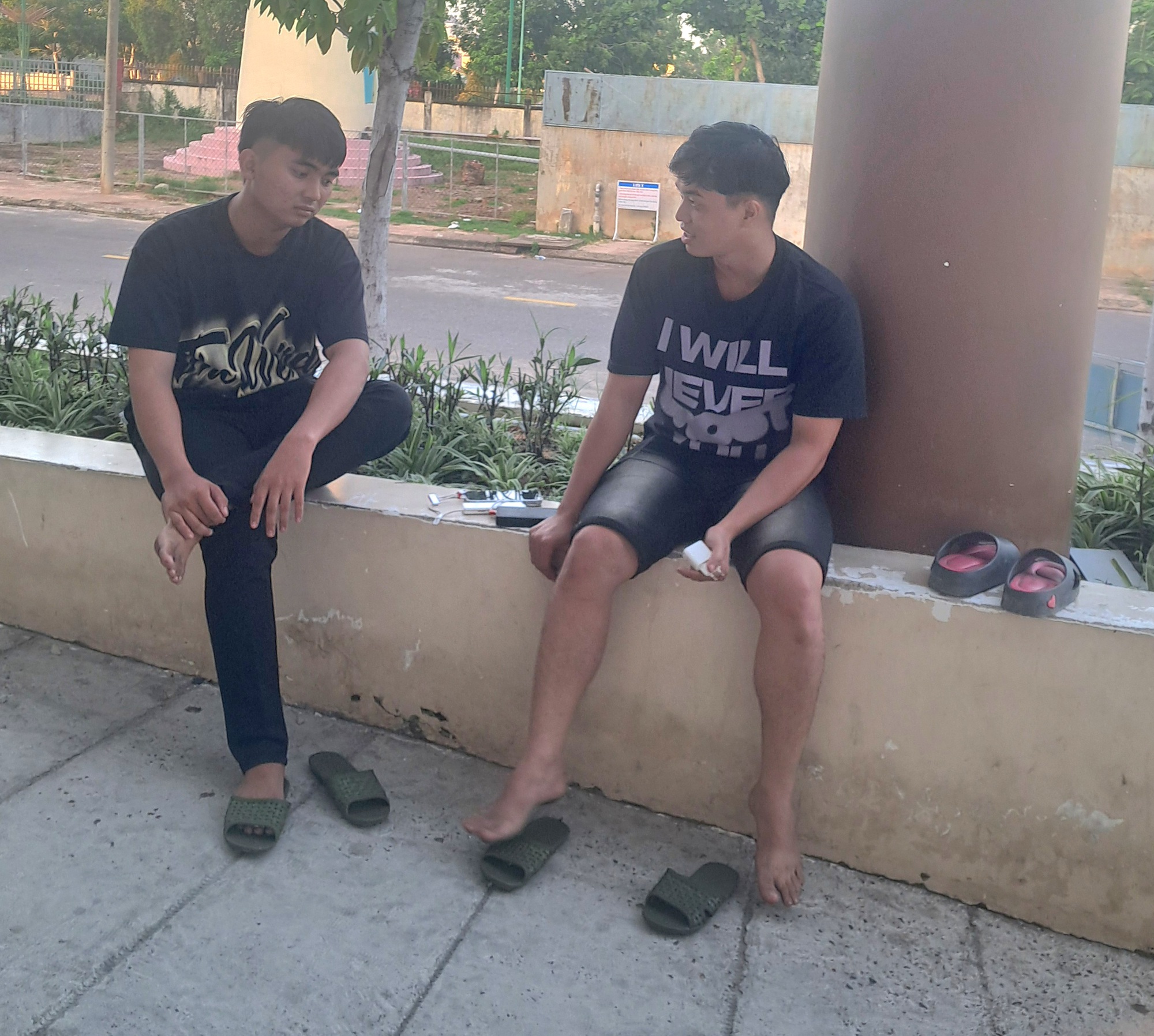 Phụ xe kể lại giây phút khi tai nạn xảy ra khiến 3 người tử vong trên cao tốc Vĩnh Hảo – Phan Thiết- Ảnh 2. Phụ xe kể lại giây phút khi tai nạn xảy ra khiến 3 người tử vong trên cao tốc Vĩnh Hảo – Phan Thiết- Ảnh 2.