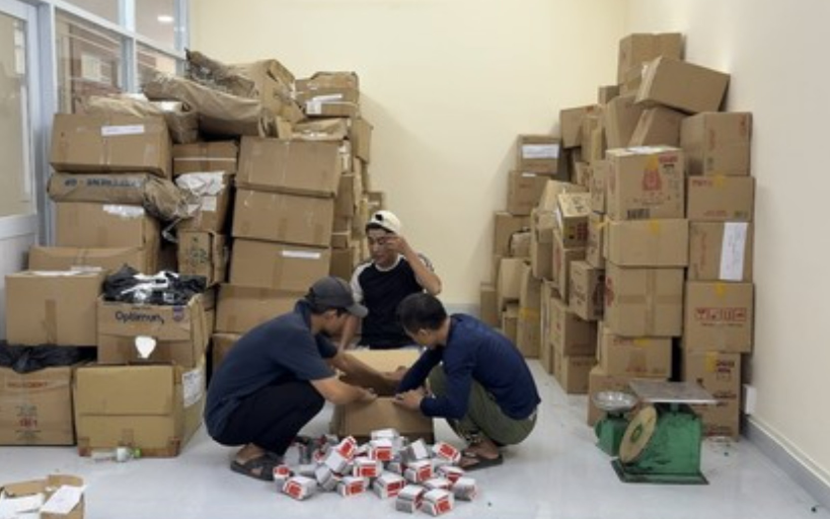 Cuộc chiến chống hàng giả trong kinh tế: Thách thức và giải pháp hiện nay - Ảnh 2.