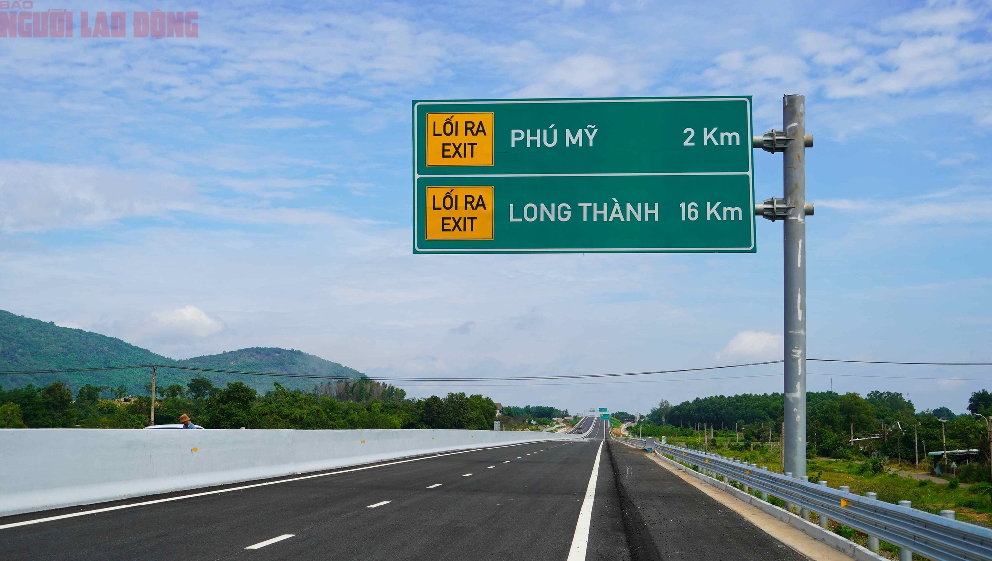 Hình ảnh đường cao tốc Biên Hòa - Vũng Tàu “thẳng băng trong khung hình” ngày 8-7- Ảnh 4. Hình ảnh đường cao tốc Biên Hòa - Vũng Tàu “thẳng băng trong khung hình” ngày 8-7- Ảnh 4.