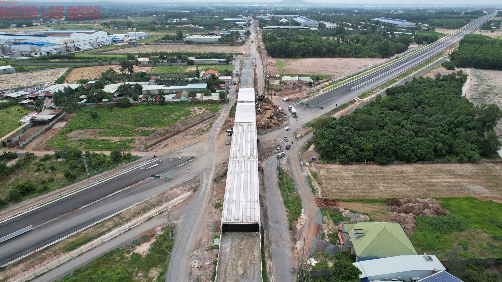 Hình ảnh đường cao tốc Biên Hòa - Vũng Tàu “thẳng băng trong khung hình” ngày 8-7- Ảnh 6. Hình ảnh đường cao tốc Biên Hòa - Vũng Tàu “thẳng băng trong khung hình” ngày 8-7- Ảnh 6.
