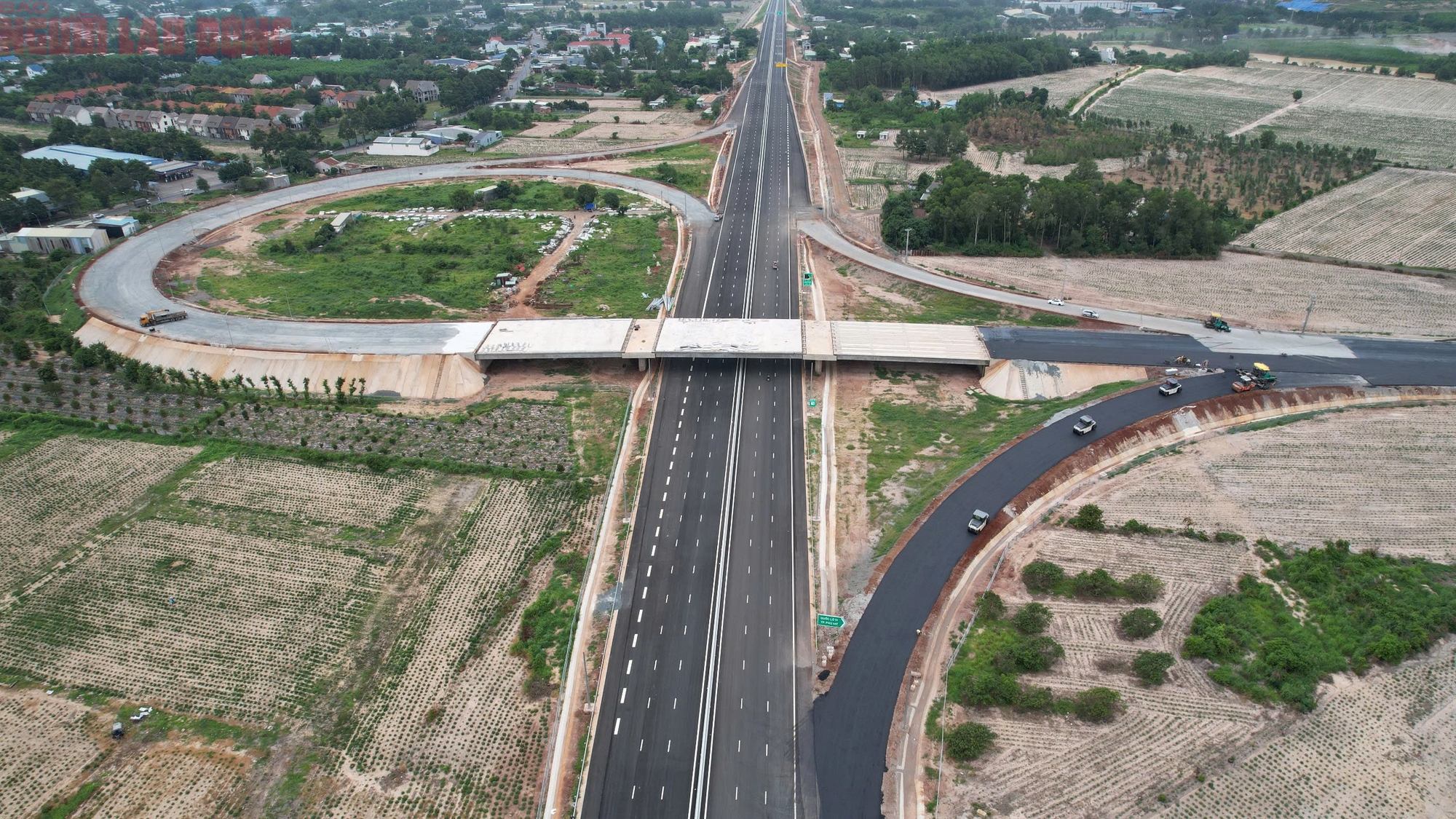 Hình ảnh đường cao tốc Biên Hòa - Vũng Tàu “thẳng băng trong khung hình” ngày 8-7- Ảnh 7. Hình ảnh đường cao tốc Biên Hòa - Vũng Tàu “thẳng băng trong khung hình” ngày 8-7- Ảnh 7.