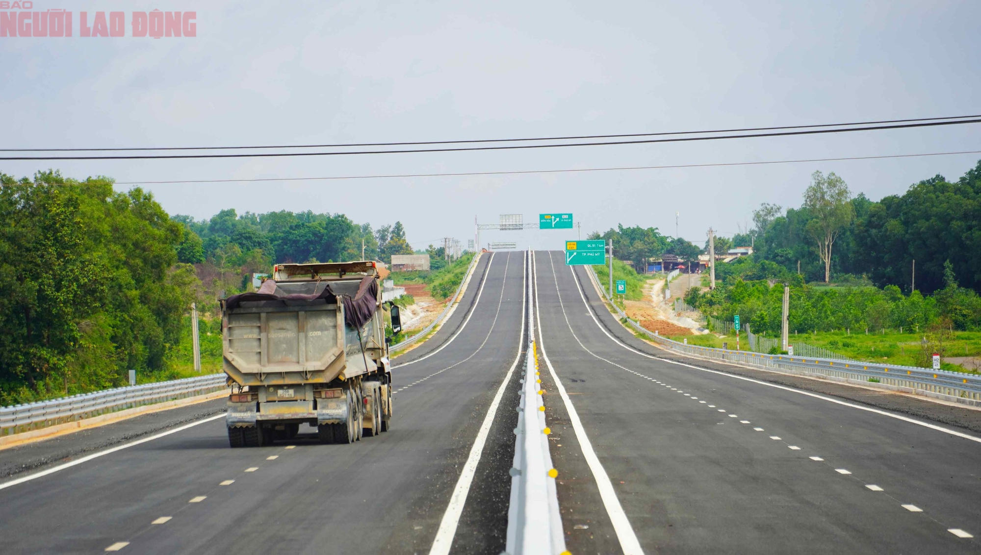 Hình ảnh đường cao tốc Biên Hòa - Vũng Tàu “thẳng băng trong khung hình” ngày 8-7- Ảnh 9. Hình ảnh đường cao tốc Biên Hòa - Vũng Tàu “thẳng băng trong khung hình” ngày 8-7- Ảnh 9.