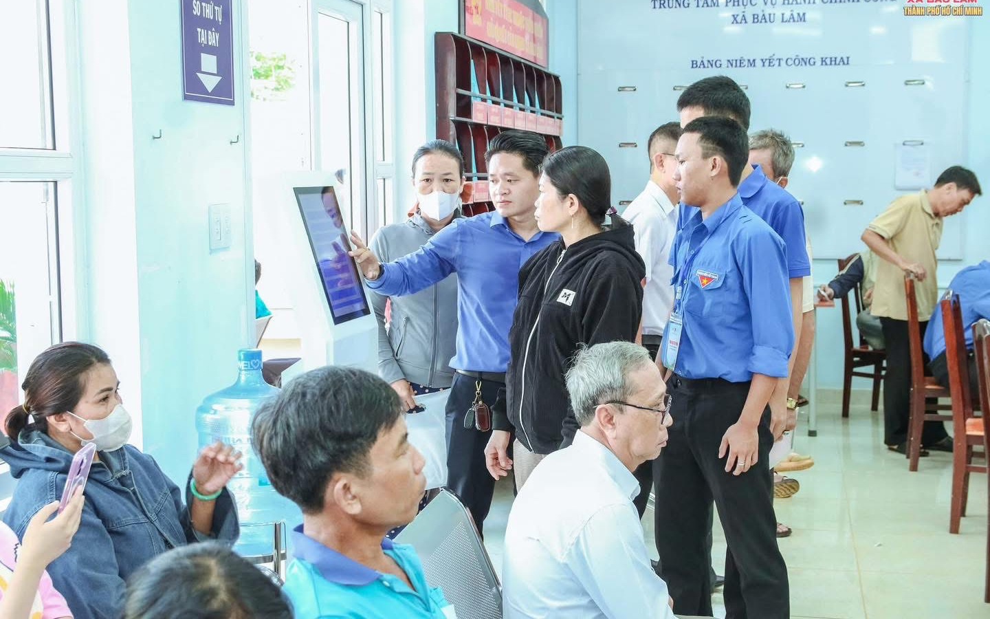 Lấy &yacute; kiến cử tri đối với Ph&oacute; b&iacute; thư Th&agrave;nh ủy TPHCM Văn Thị Bạch Tuyết  - Ảnh 4.