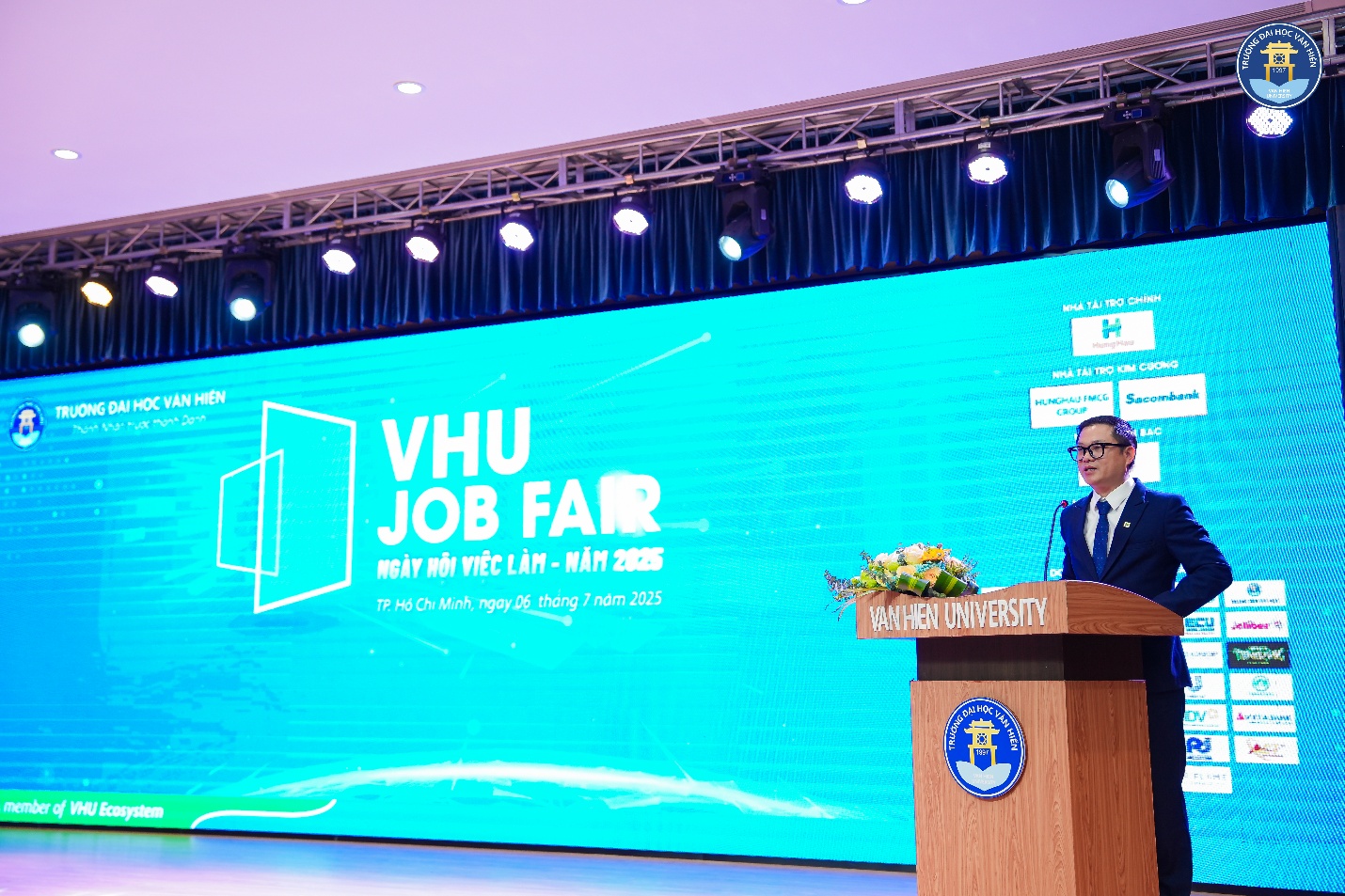 Trường ĐH Văn Hiến tổ chức “VHU JOB FAIR 2025 – Ngày hội việc làm”- Ảnh 6. Trường ĐH Văn Hiến tổ chức “VHU JOB FAIR 2025 – Ngày hội việc làm”- Ảnh 6.