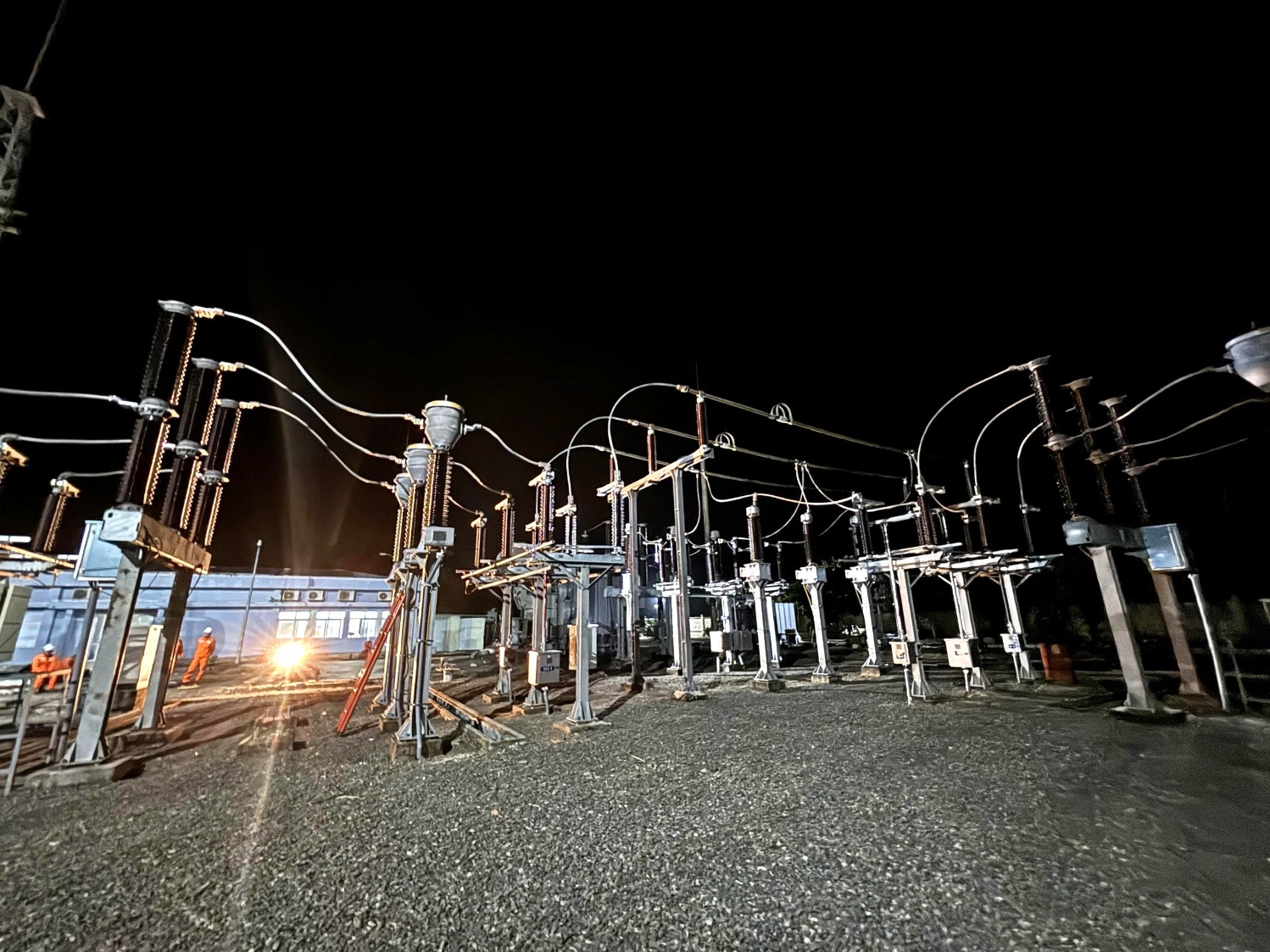 EVNSPC đóng điện 72 công trình 110kV trong 6 tháng đầu năm- Ảnh 1. EVNSPC đóng điện 72 công trình 110kV trong 6 tháng đầu năm- Ảnh 1.