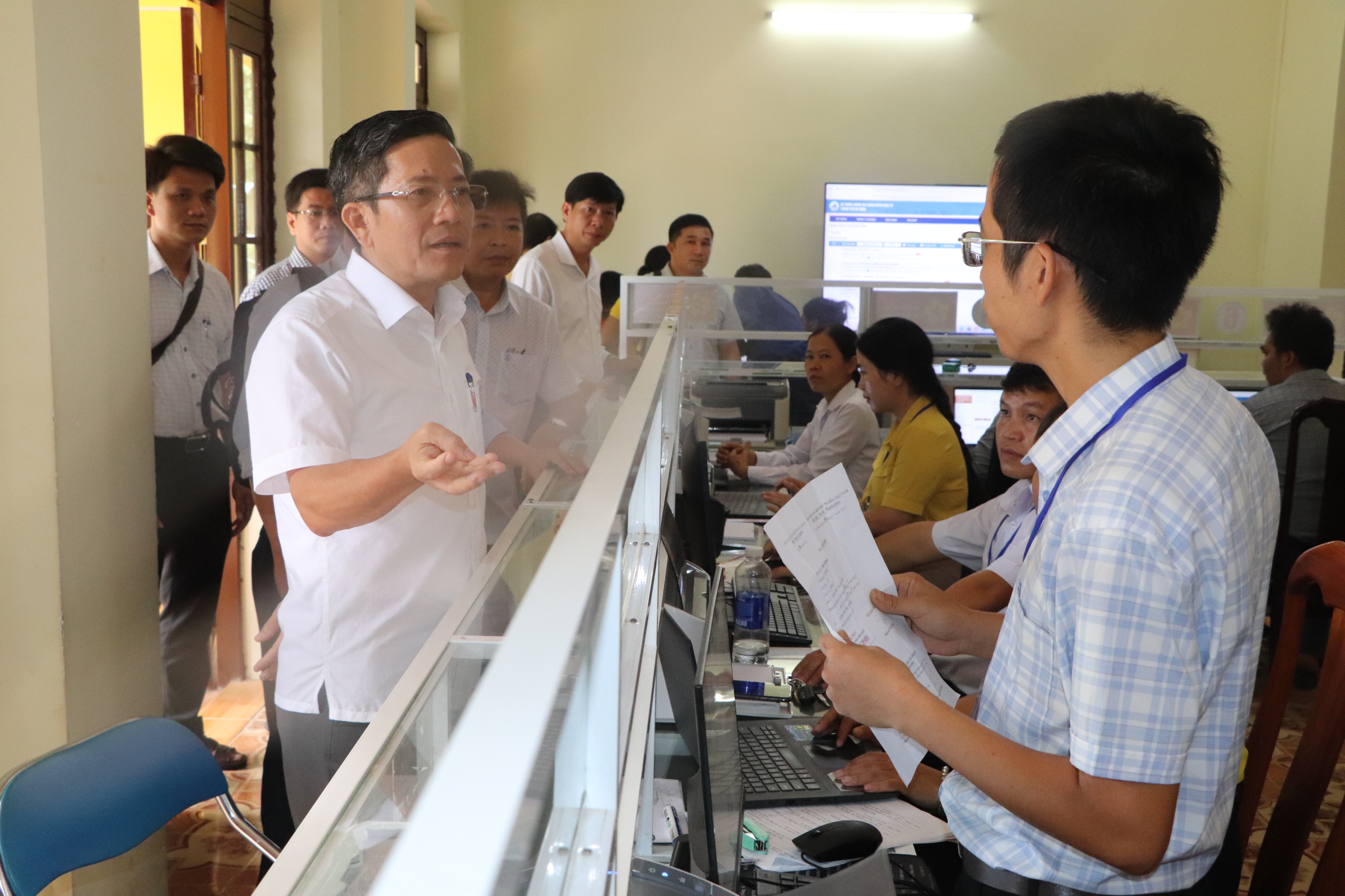 דא נאנג מעריכה פקידים ועובדי מדינה באמצעות מדדי ביצוע (KPI) - תמונה 1. Đà Nẵng đánh giá cán bộ, công chức bằng KPI - Ảnh 1.