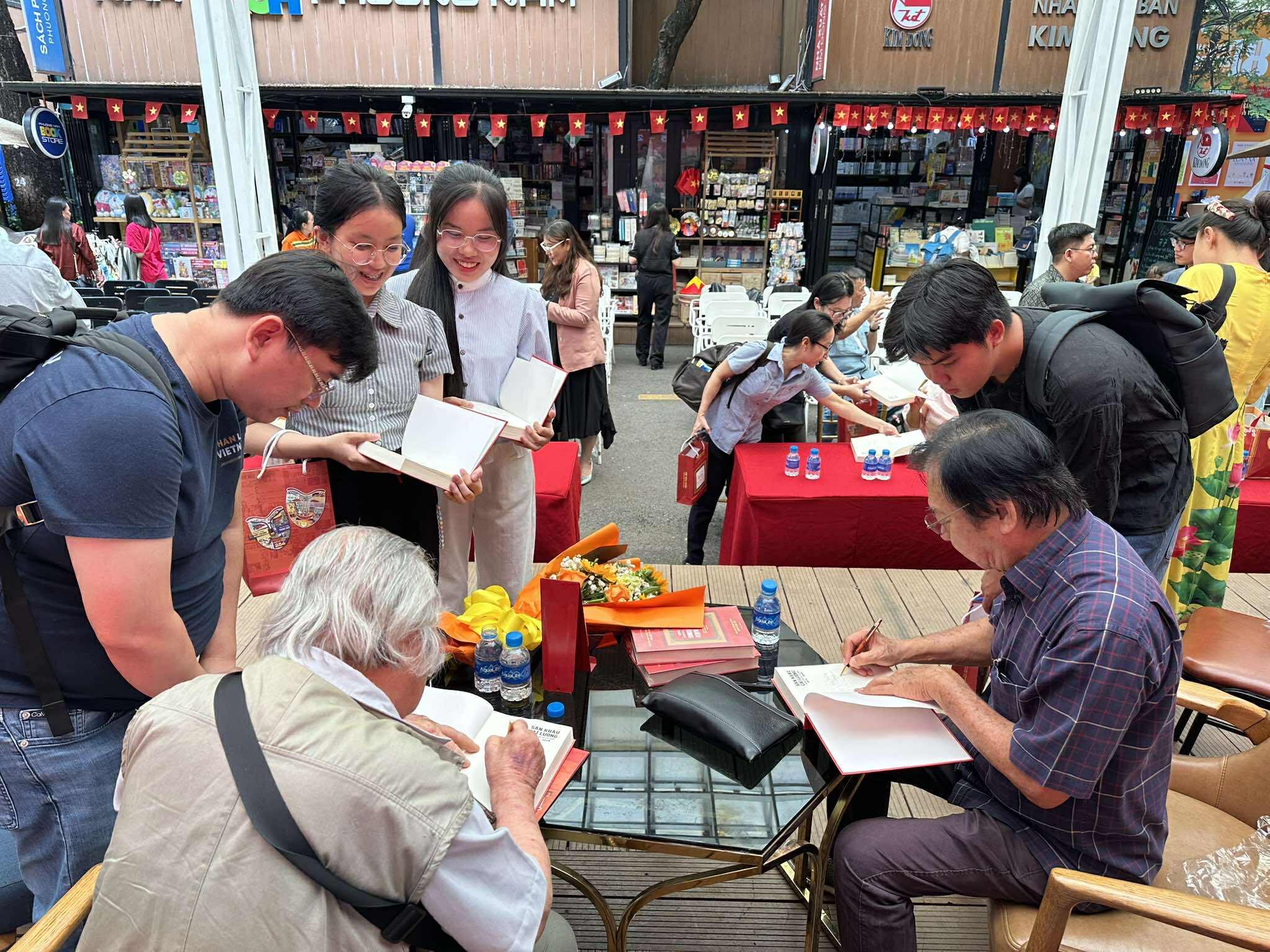 Image hình ảnh hình ảnh hình ảnh hình ảnh Trần Minh Ngọc - NSND Trọng Phúc, Thanh Hằng xúc động nói về công trình sách 