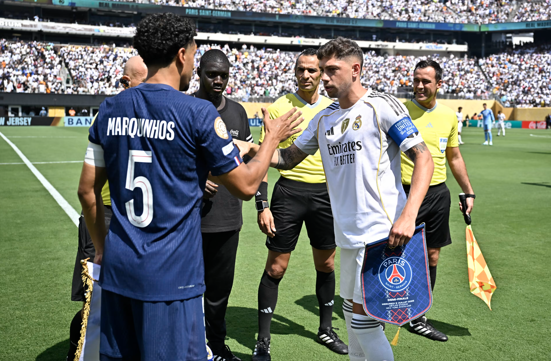 បំបាក់ Real Madrid, PSG ឈ្នះសំបុត្រទៅវគ្គផ្តាច់ព្រ័ត្រ FIFA Club World Cup - រូបថត ១. Thắng nghiền ép Real Madrid, PSG giành vé chung kết FIFA Club World Cup- Ảnh 1.