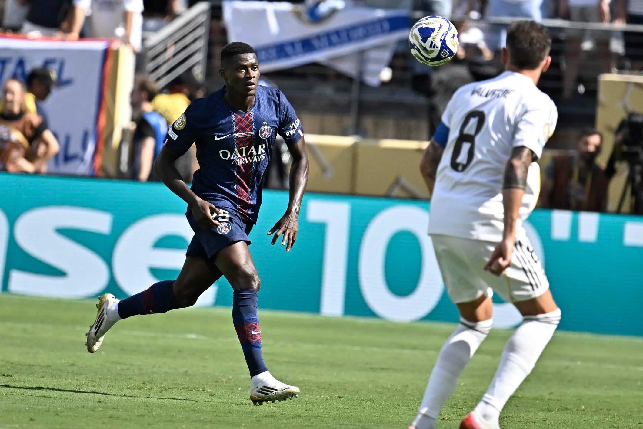 បំបាក់ Real Madrid, PSG ឈ្នះសំបុត្រទៅវគ្គផ្តាច់ព្រ័ត្រ FIFA Club World Cup - រូបថត ៦. Thắng nghiền ép Real Madrid, PSG giành vé chung kết FIFA Club World Cup- Ảnh 6.