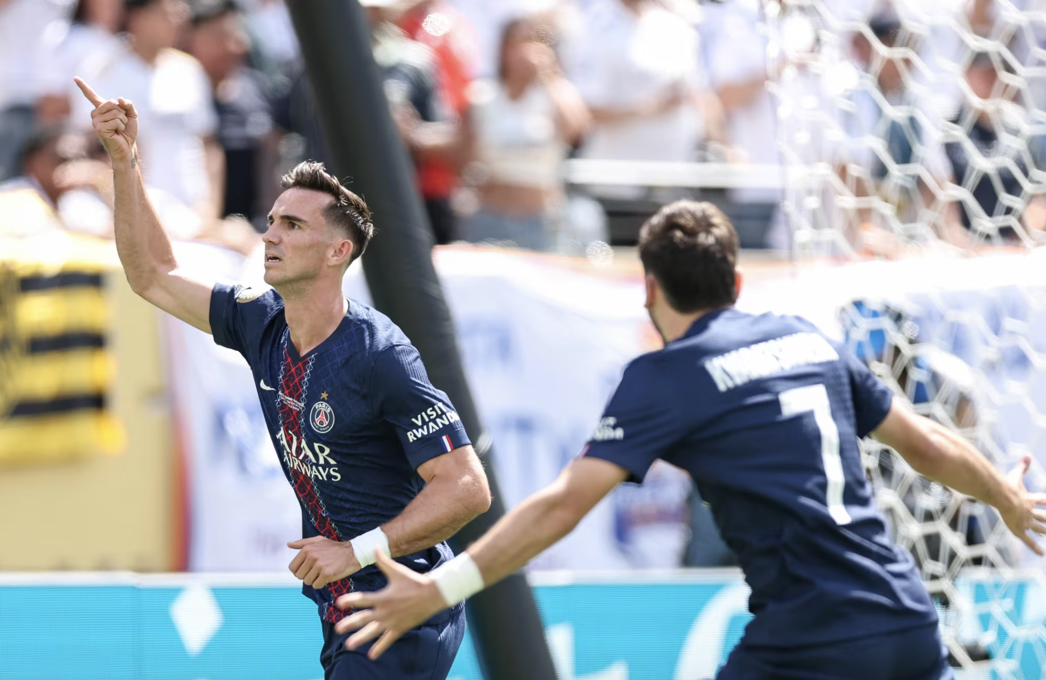 បំបាក់ Real Madrid, PSG ឈ្នះសំបុត្រទៅវគ្គផ្តាច់ព្រ័ត្រ FIFA Club World Cup - រូបថត ៤. Thắng nghiền ép Real Madrid, PSG giành vé chung kết FIFA Club World Cup- Ảnh 4.