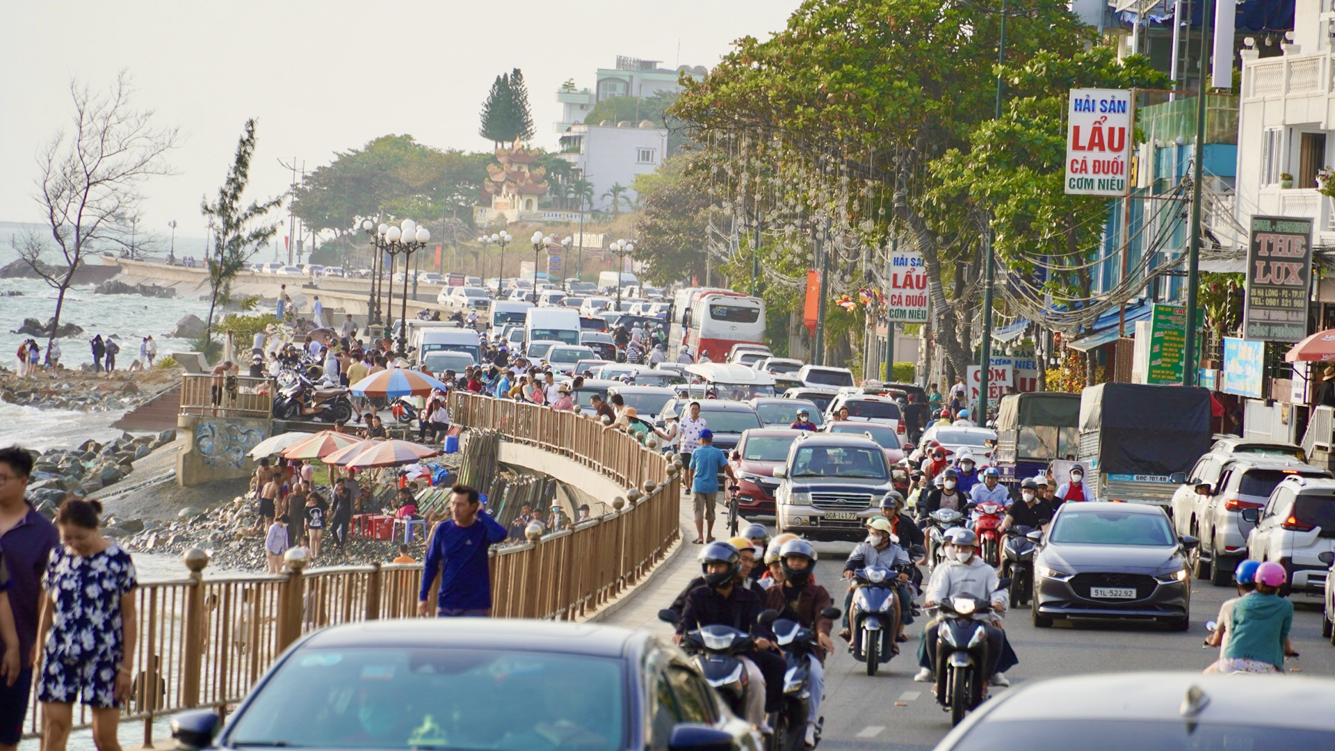 Phường Vũng Tàu, TP HCM tung "chiêu" chống ùn tắc cuối tuần- Ảnh 1. Phường Vũng Tàu, TP HCM tung "chiêu" chống ùn tắc cuối tuần- Ảnh 1.