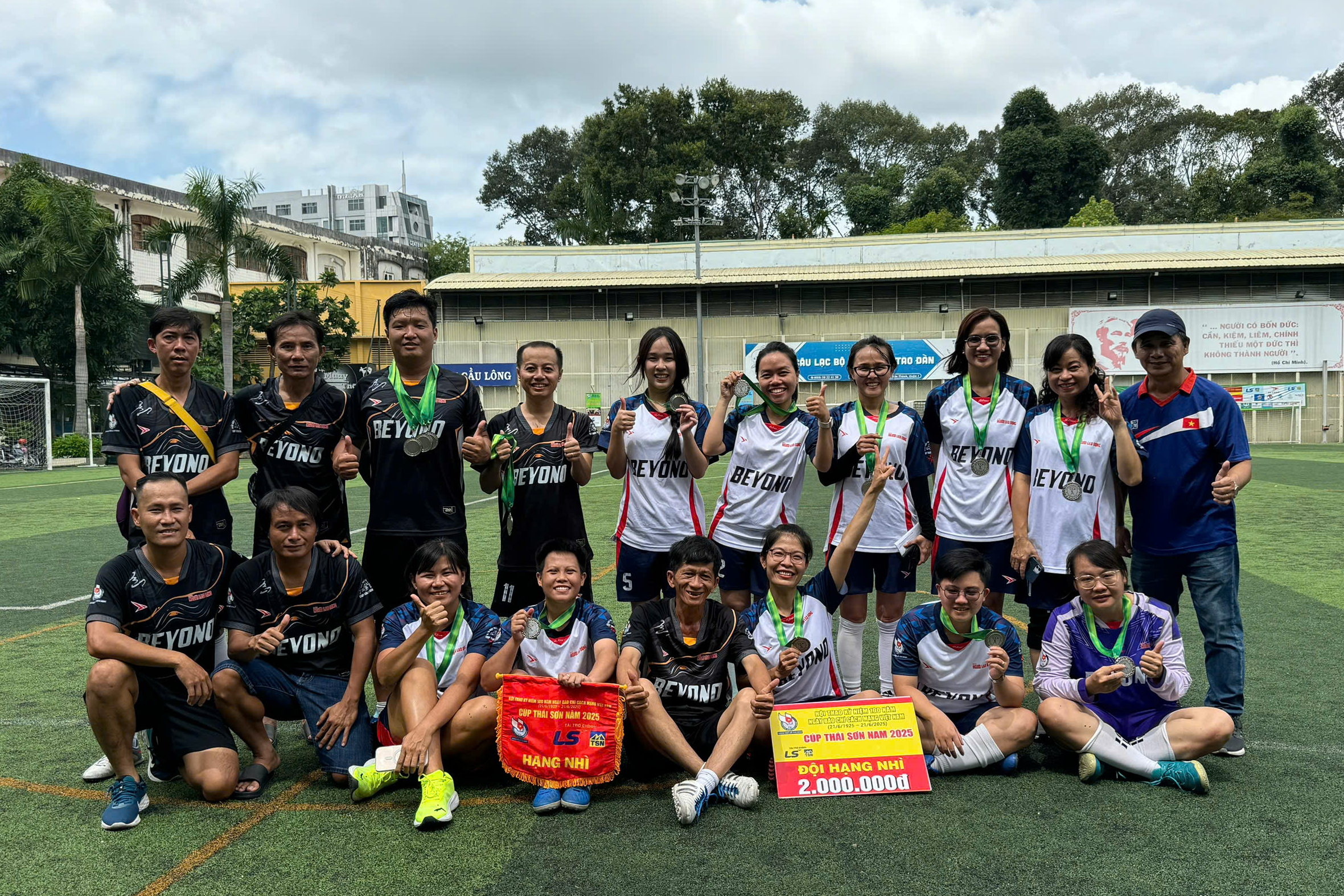 Đội nữ Báo Người Lao Động giành vị trí á quân Giải bóng đá Hội Nhà báo TP HCM 2025 - Ảnh 4.