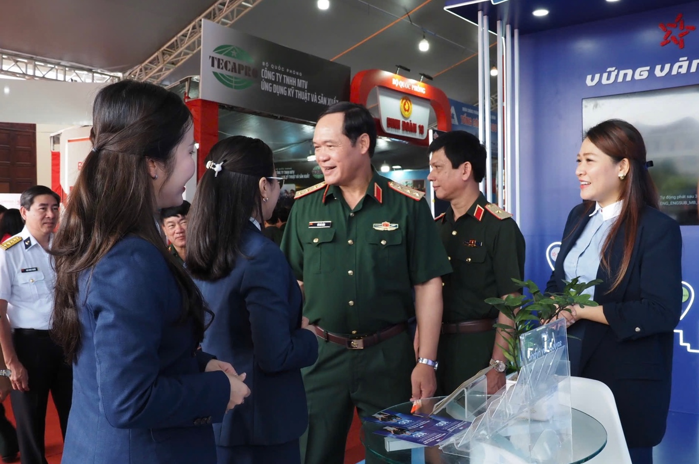 MB mở rộng hệ sinh thái tài chính số, ưu tiên gói hỗ trợ cho quân nhân và doanh nghiệp quốc phòng- Ảnh 2.