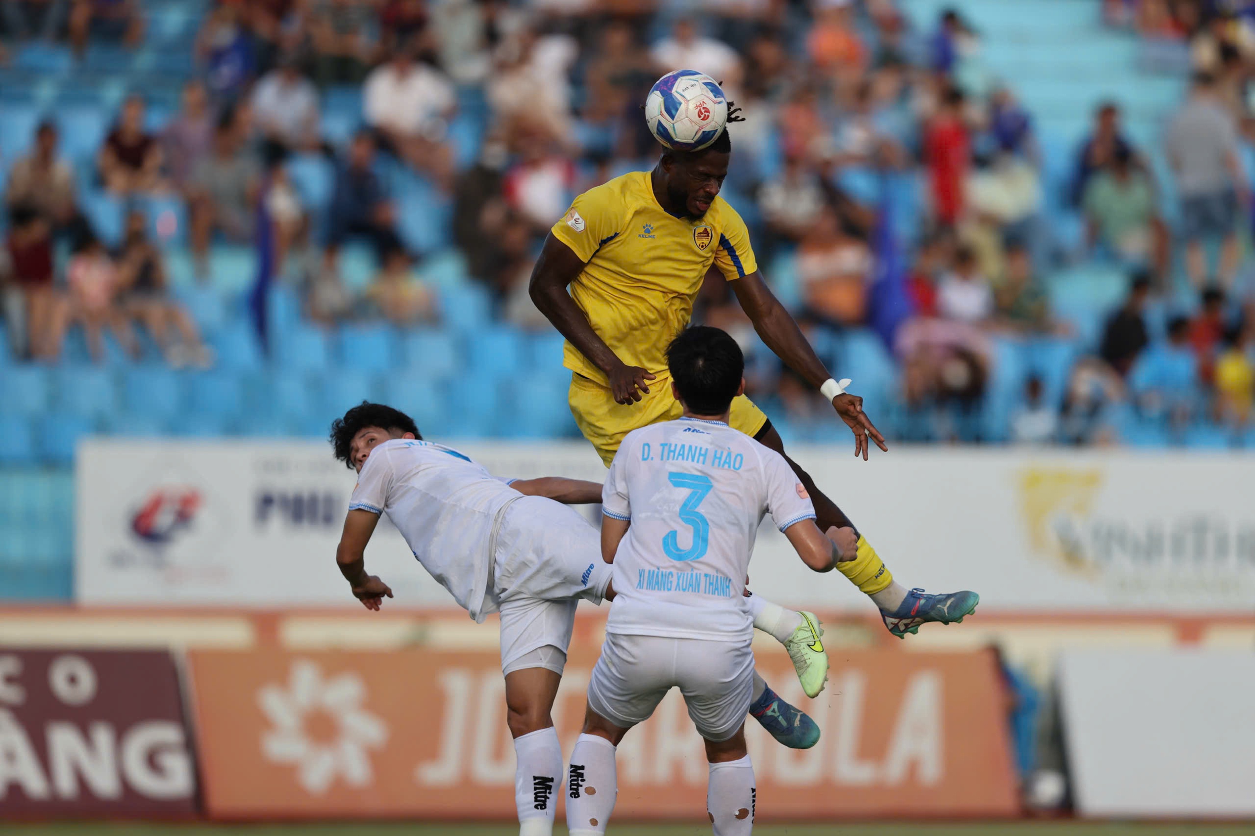 CLB Quảng Nam rút lui khỏi V-League - Ảnh 2.