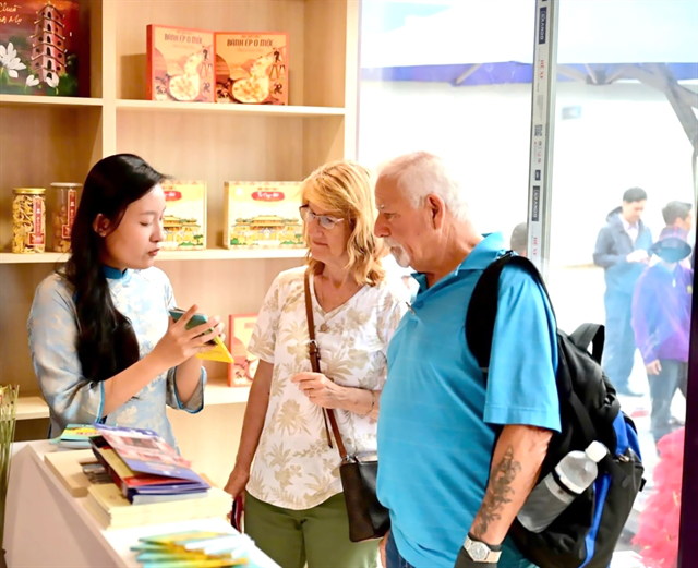 Visa exemption policy attracts European tourists to Việt Nam - Ảnh 1.