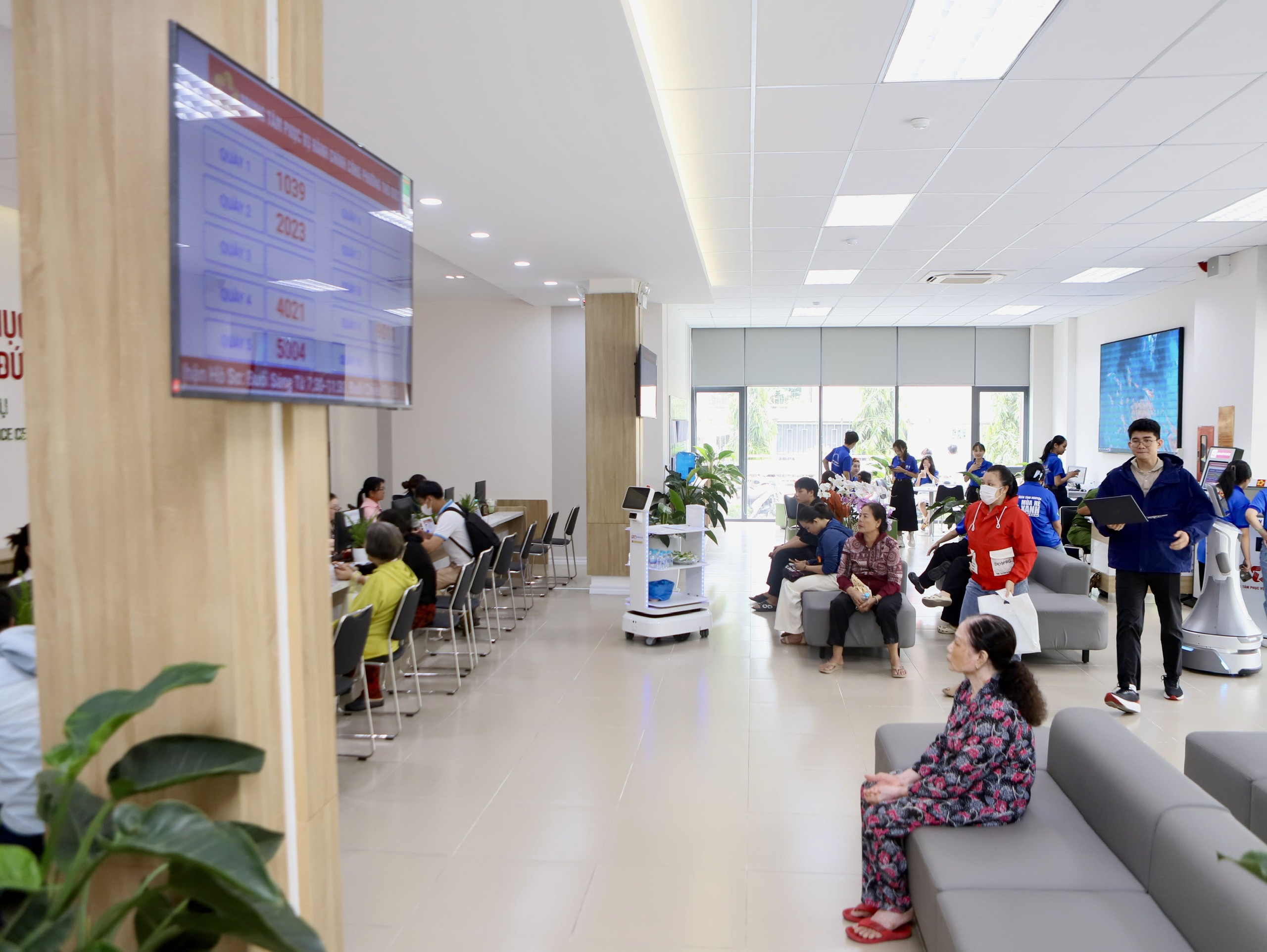 TP HCM triển khai thủ tục phi địa giới hành chính tại Trung tâm phục vụ hành chính công - Ảnh 2. TP HCM triển khai thủ tục phi địa giới hành chính tại Trung tâm phục vụ hành chính công - Ảnh 2.