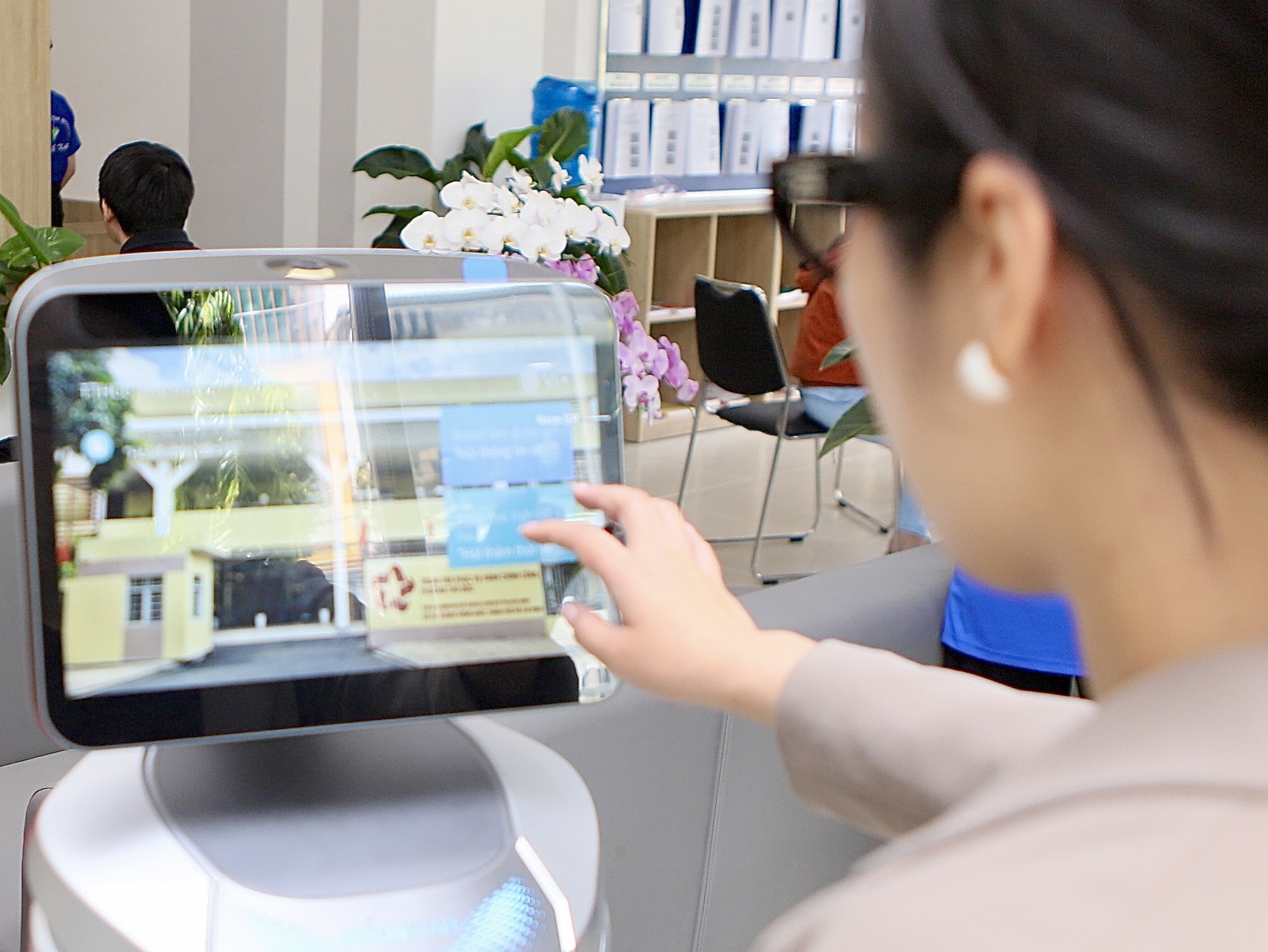 TP HCM triển khai thủ tục phi địa giới hành chính tại Trung tâm phục vụ hành chính công - Ảnh 5. TP HCM triển khai thủ tục phi địa giới hành chính tại Trung tâm phục vụ hành chính công - Ảnh 5.