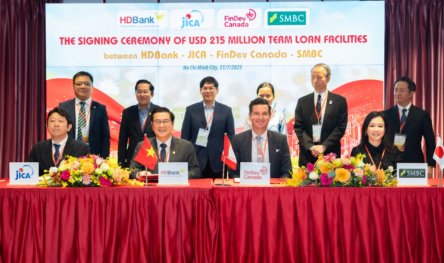 HDBank ký kết khoản vay hợp vốn trị giá 215 triệu USD với JICA, FinDev Canada và SMBC- Ảnh 1. HDBank ký kết khoản vay hợp vốn trị giá 215 triệu USD với JICA, FinDev Canada và SMBC- Ảnh 1.