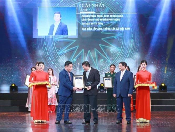 95 năm truyền thống ngành Tuyên giáo của Đảng: Phát huy vai trò "đi trước mở đường"- Ảnh 12. 95 năm truyền thống ngành Tuyên giáo của Đảng: Phát huy vai trò "đi trước mở đường"- Ảnh 12.
