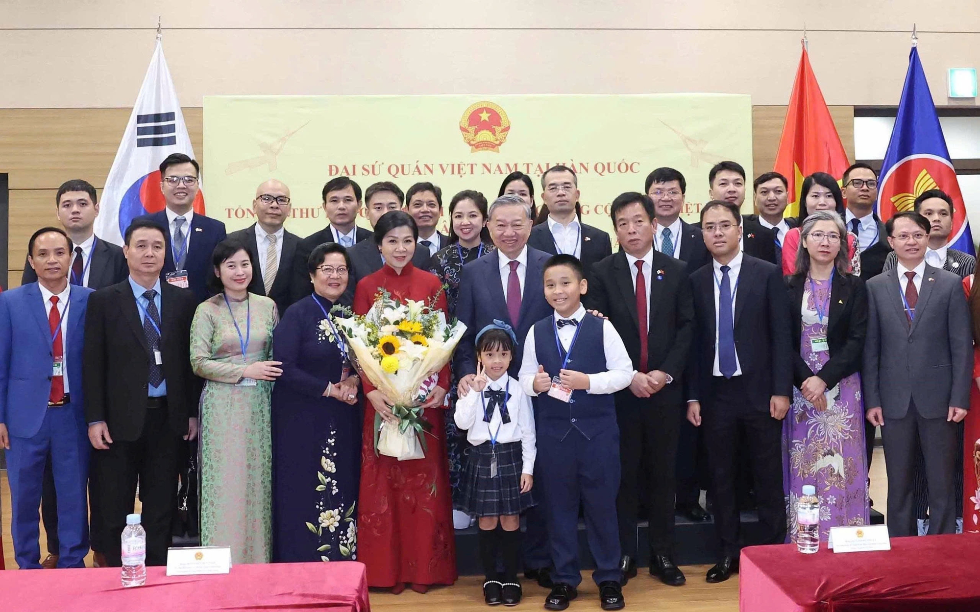 21 loạt đại bác chào mừng Tổng Bí thư Tô Lâm và phu nhân thăm cấp Nhà nước Hàn Quốc- Ảnh 2.