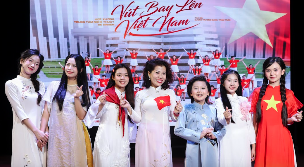 "Vút bay lên Việt Nam" truyền cảm hứng yêu nước cho tuổi trẻ- Ảnh 2. "Vút bay lên Việt Nam" truyền cảm hứng yêu nước cho tuổi trẻ- Ảnh 2.