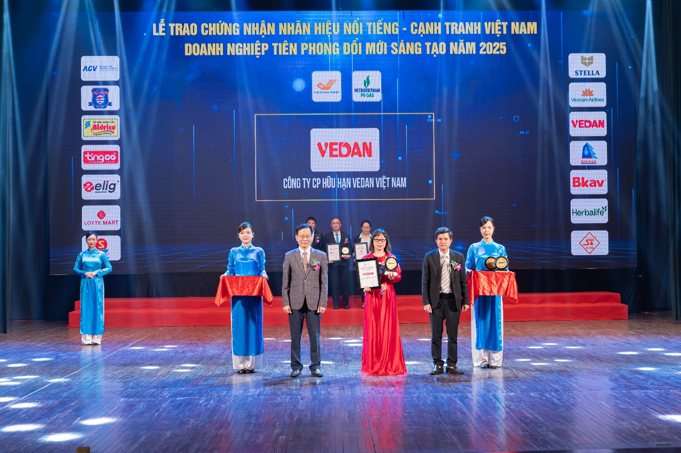 Vedan Việt Nam lần thứ 10 liên tiếp được vinh danh “Nhãn hiệu nổi tiếng Việt Nam”- Ảnh 1. Vedan Việt Nam lần thứ 10 liên tiếp được vinh danh “Nhãn hiệu nổi tiếng Việt Nam”- Ảnh 1.