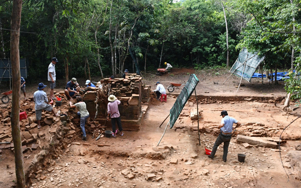 Nhiều chương trình khuyến mãi cho khách đoàn tham quan Mỹ Sơn - Ảnh 2.