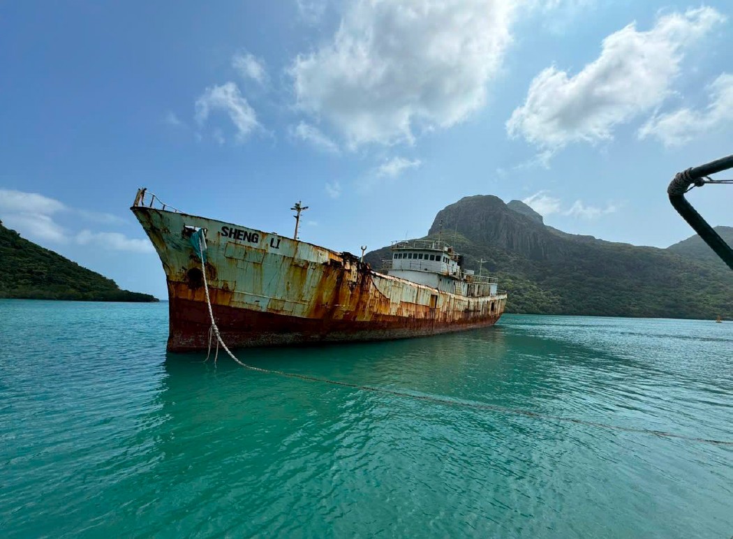 Sheng Li gemisinin batırılması Con Dao'da eşsiz bir dalış noktası yarattı - Fotoğraf 2. Đánh chìm tàu Sheng Li tạo điểm lặn biển độc đáo tại Côn Đảo - Ảnh 2.