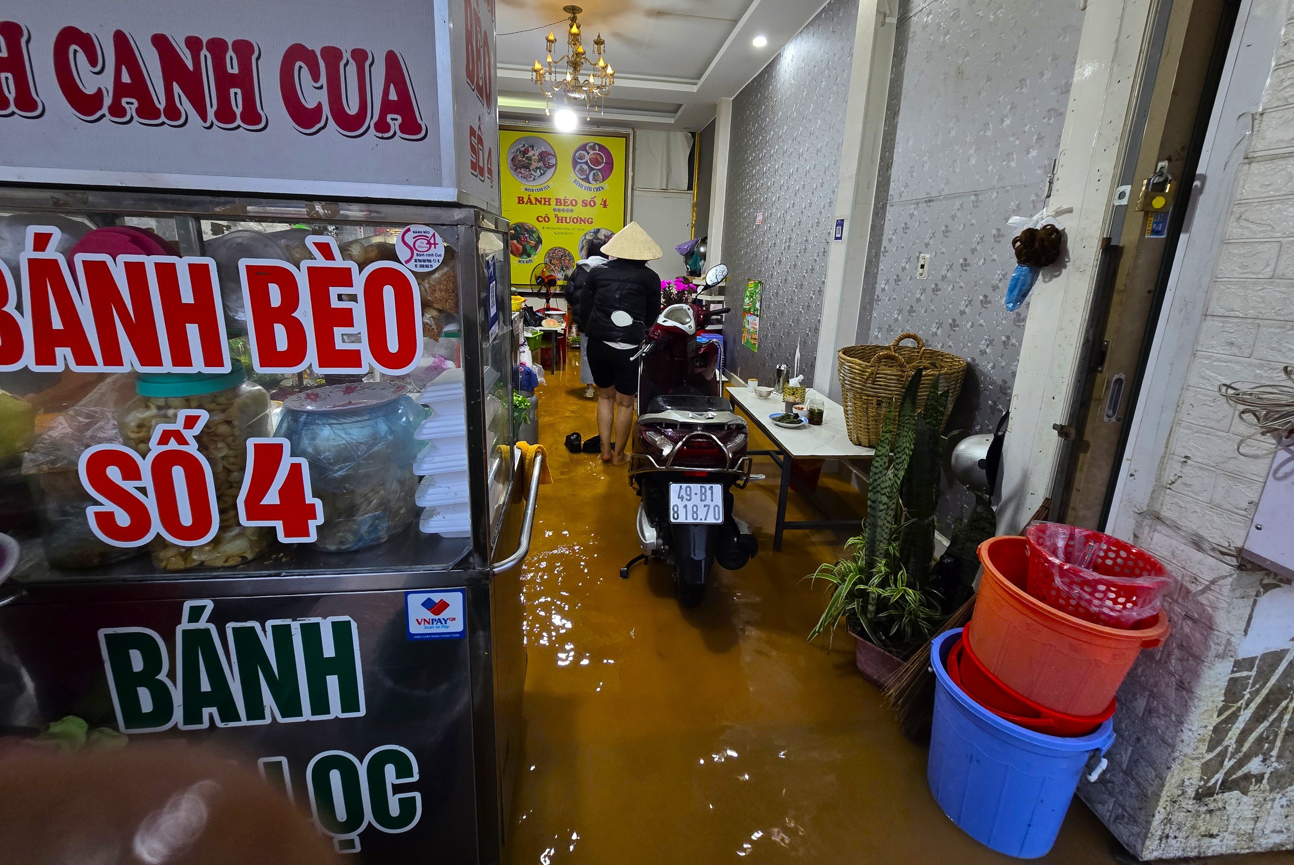 Hình ảnh “đường thành sông” ở Đà Lạt sau cơn mưa chiều 12-8- Ảnh 12.