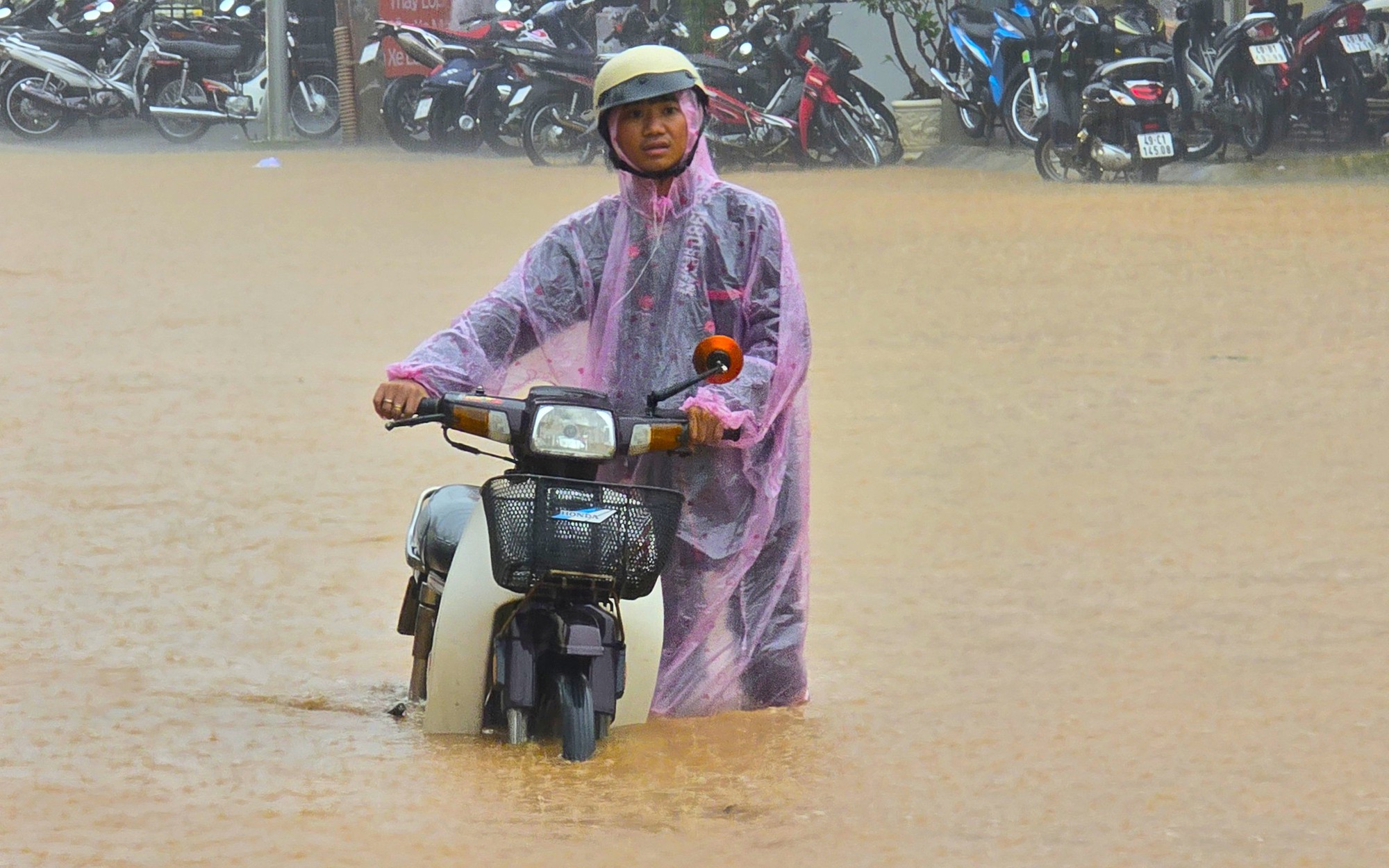Hai người tử vong trong vụ sạt lở quán cà phê ở phường Xuân Trường – Đà Lạt- Ảnh 2.