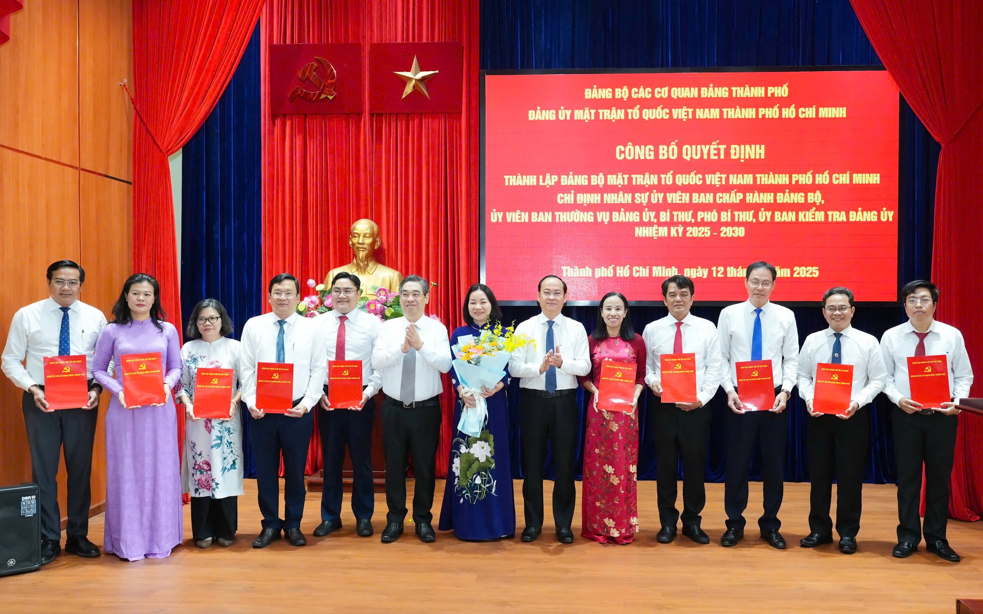 MTTQ Việt Nam TP HCM trao tặng phường Thuận An công trình an sinh xã hội 200 triệu đồng - Ảnh 4.