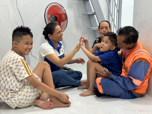 Chuyện đời, chuyện nghề công nhân quét đường (*): Đằng sau nỗi nhọc nhằn- Ảnh 1. Chuyện đời, chuyện nghề công nhân quét đường (*): Đằng sau nỗi nhọc nhằn- Ảnh 1.