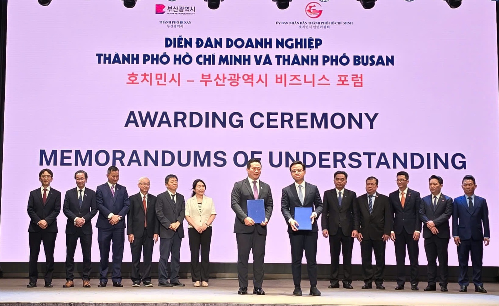 Vedoucí představitelé Hočiminova městského lidového výboru a společnosti Becamex propagují investice v Koreji - Foto 1. Lãnh đạo UBND TP HCM và Becamex thúc đẩy đầu tư tại Hàn Quốc - Ảnh 1.