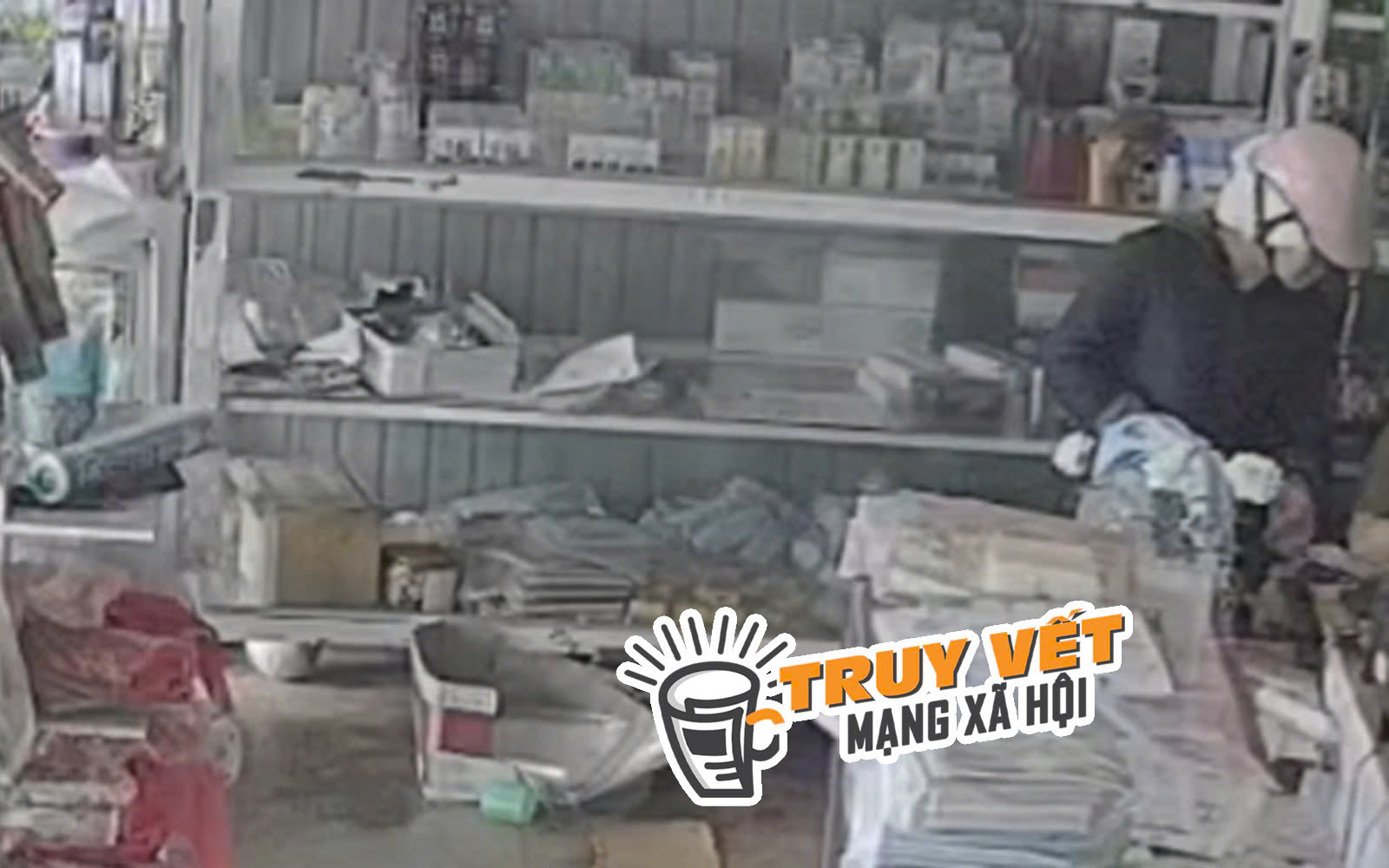 Người phụ nữ hoảng hốt đến cơ quan công an trình báo 
mất gần 870 triệu đồng vì “làm nhiệm vụ” - Ảnh 2.