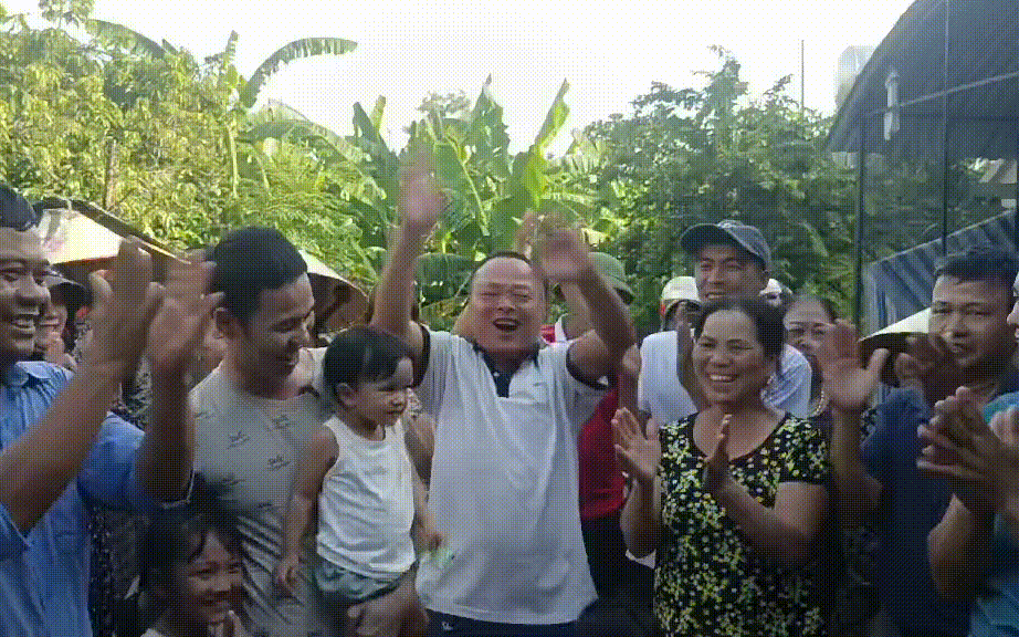 Vụ “gà lôi trắng”: Từ bức ảnh thương cảm đến niềm vui đoàn tụ của anh Thái Khắc Thành - Ảnh 1.