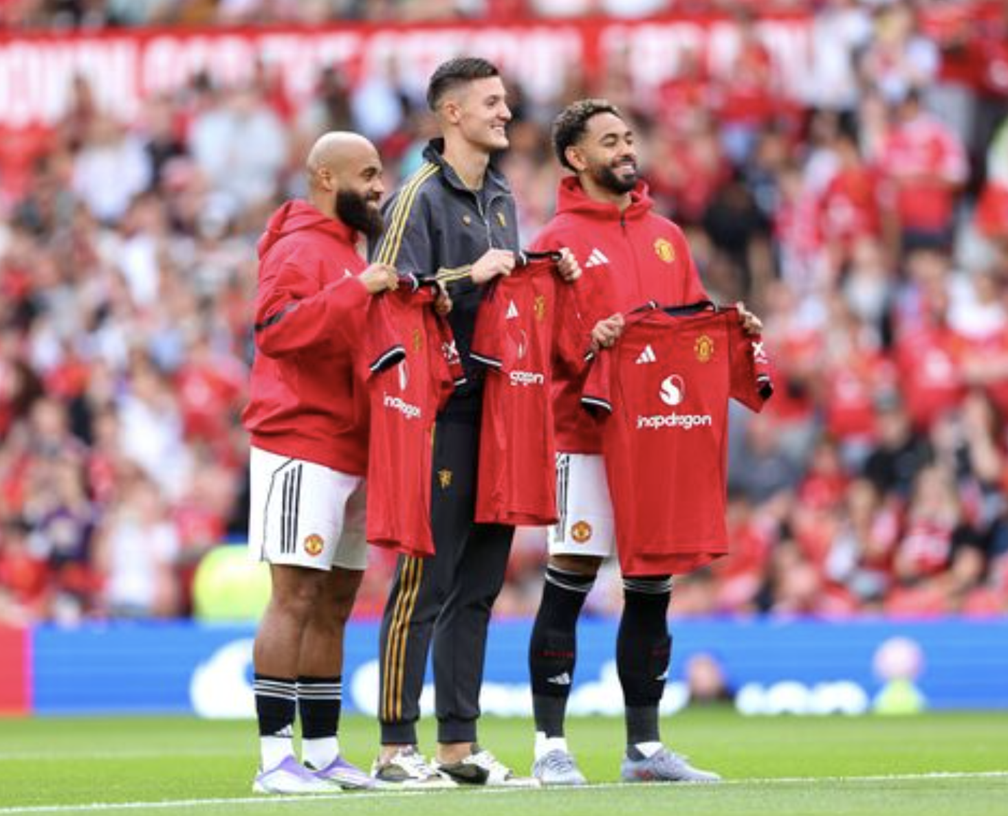 Bak Benjamin Sesko-avtalen og forhandlingene om «6 byer» – bilde 3. Đằng sau thương vụ Benjamin Sesko và những cuộc đàm phán