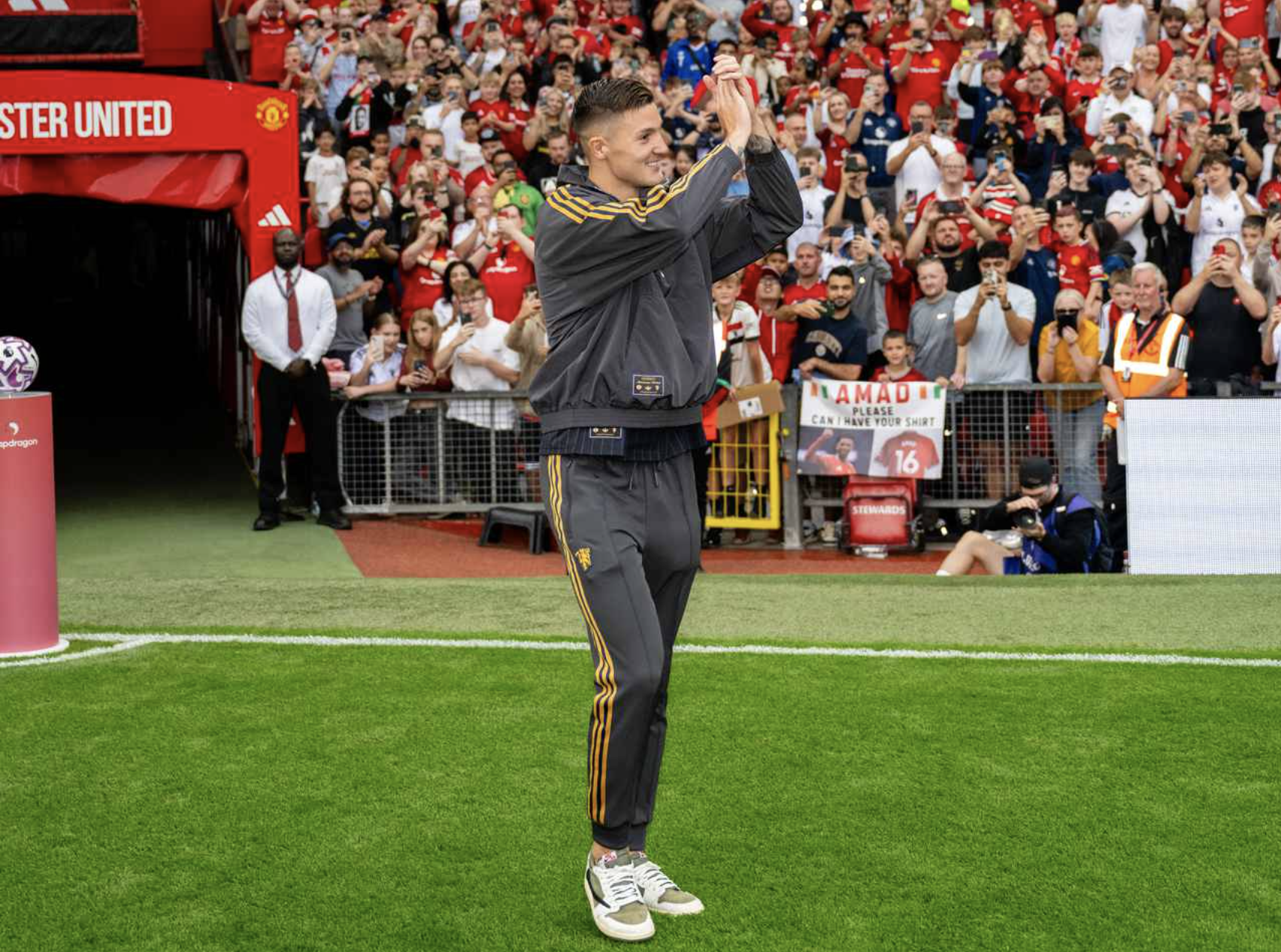 Bak Benjamin Sesko-avtalen og forhandlingene om «6 byer» – bilde 6. Đằng sau thương vụ Benjamin Sesko và những cuộc đàm phán