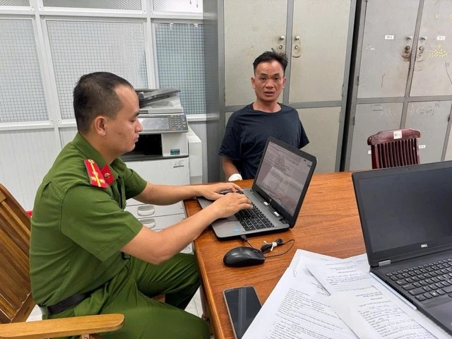 Vừa ra tù vì can tội giết người, lại tiếp tục tấn công CSGT - Ảnh 1.