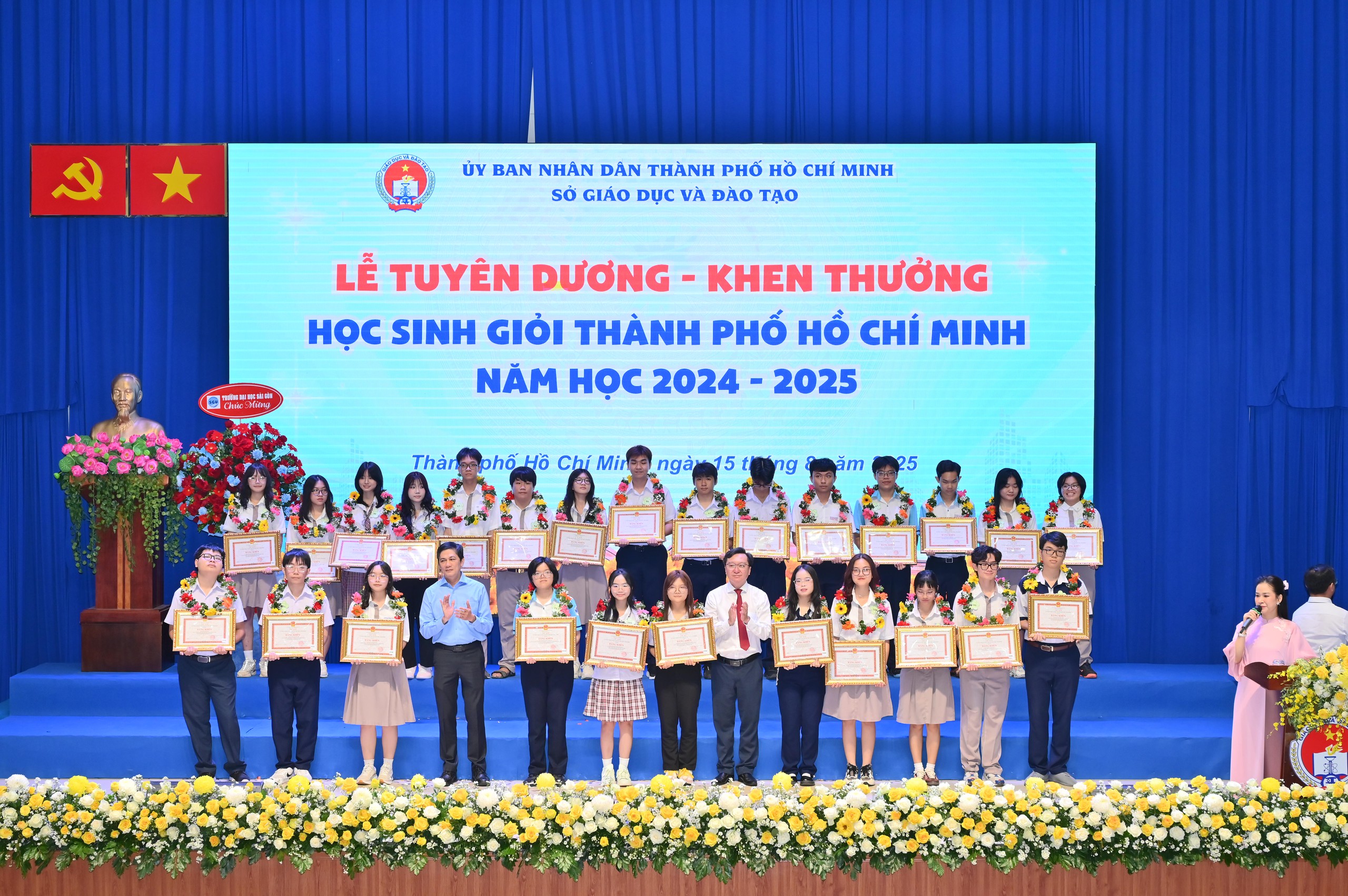 TP HCM giữ vững vị trí số 2 về học sinh giỏi, khẳng định chất lượng giáo dục mũi nhọn- Ảnh 2. TP HCM giữ vững vị trí số 2 về học sinh giỏi, khẳng định chất lượng giáo dục mũi nhọn- Ảnh 2.