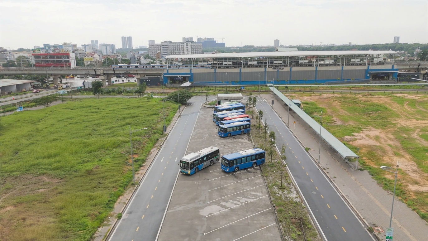 Tuyến xe buýt 61-77 từ P Bình Dương đến BX Miền Đông mới: Hơn 6.000 lượt khách sau 1 tháng vận hành- Ảnh 1.