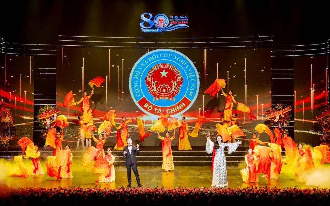 Lễ kỷ niệm 80 năm truyền thống ngành Giáo dục và khai giảng năm học 2025 - 2026- Ảnh 4. Lễ kỷ niệm 80 năm truyền thống ngành Giáo dục và khai giảng năm học 2025 - 2026- Ảnh 4.