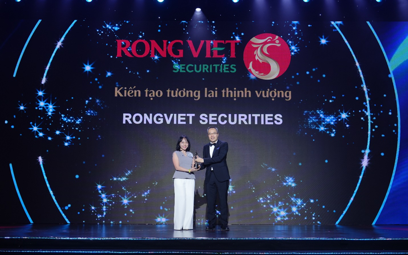 Quản lý quỹ Rồng Việt nhận giải thưởng “Dịch vụ quản lý tài sản đầu tư tiêu biểu” tại VWAS 2025- Ảnh 3.